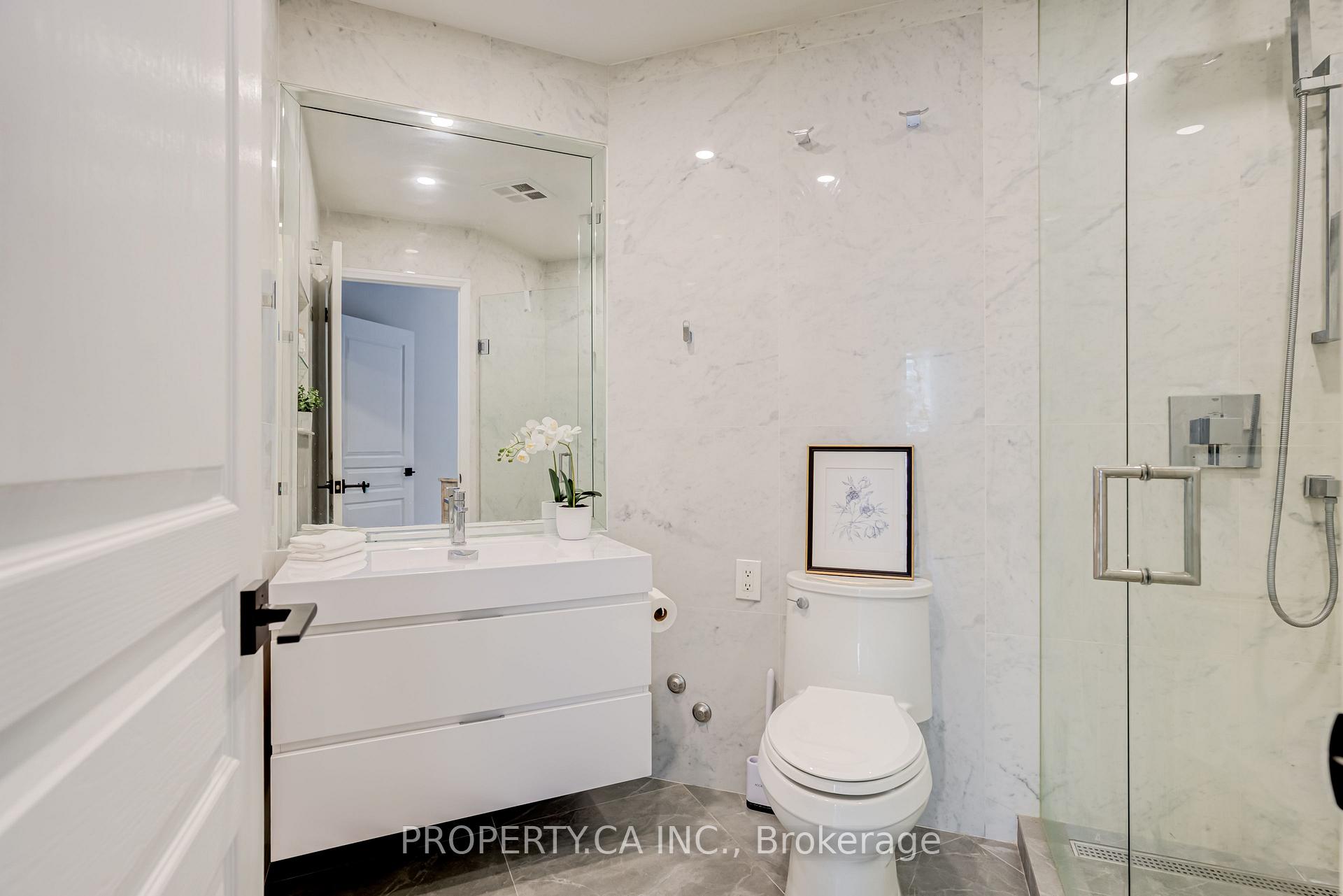 1121 Bay Street 904, Toronto Unit: 904
