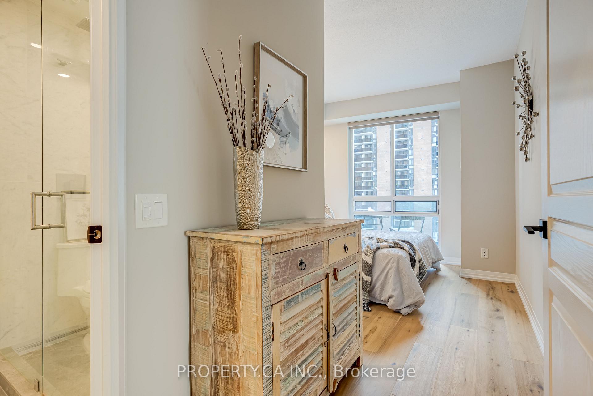 1121 Bay Street 904, Toronto Unit: 904