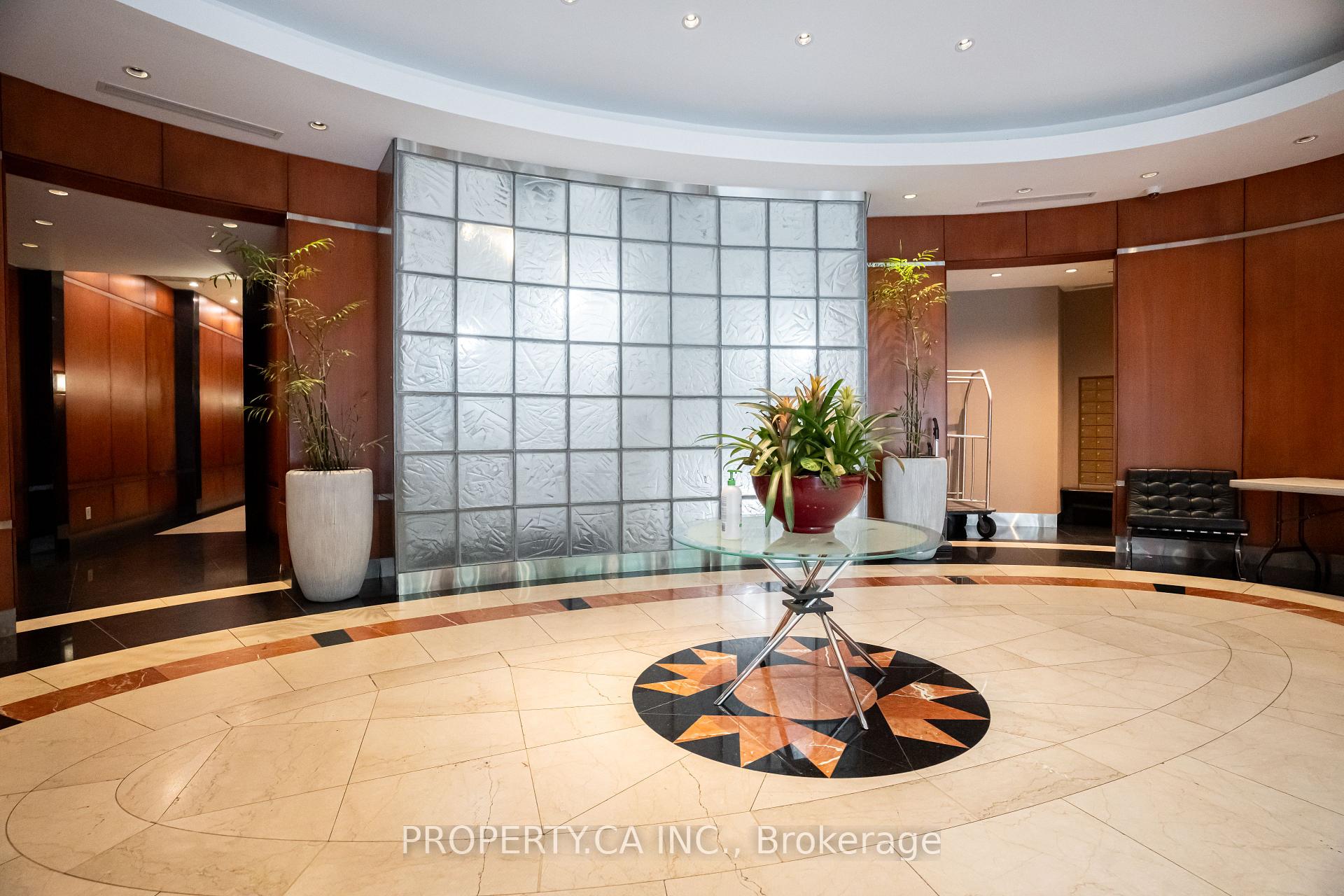 1121 Bay Street 904, Toronto Unit: 904