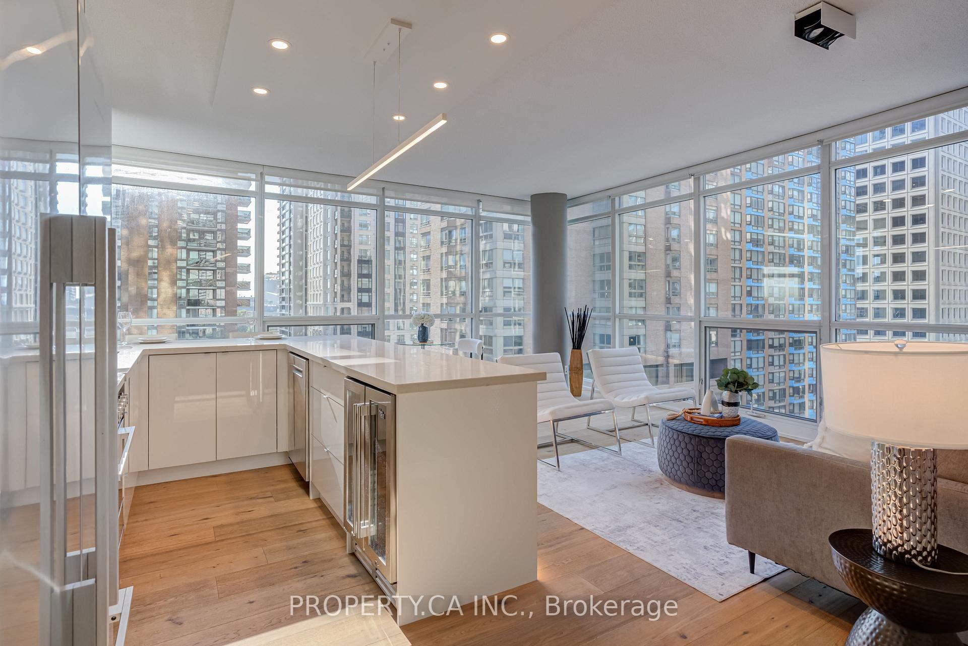 1121 Bay Street 904, Toronto Unit: 904