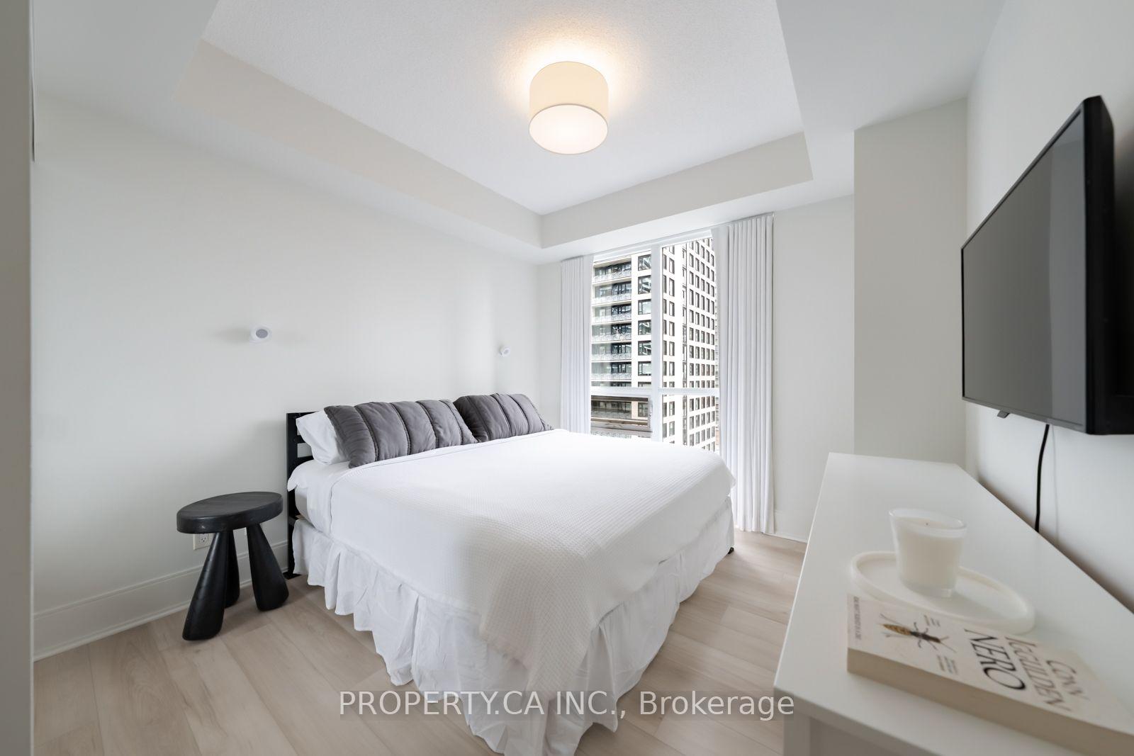 70 Roehampton Avenue 1415, Toronto Unit: 1415