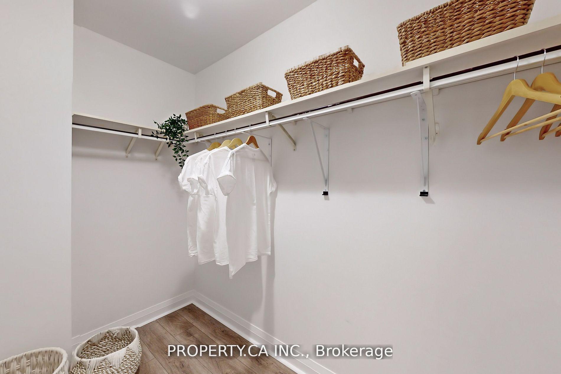 1121 Bay Street 301, Toronto Unit: 301
