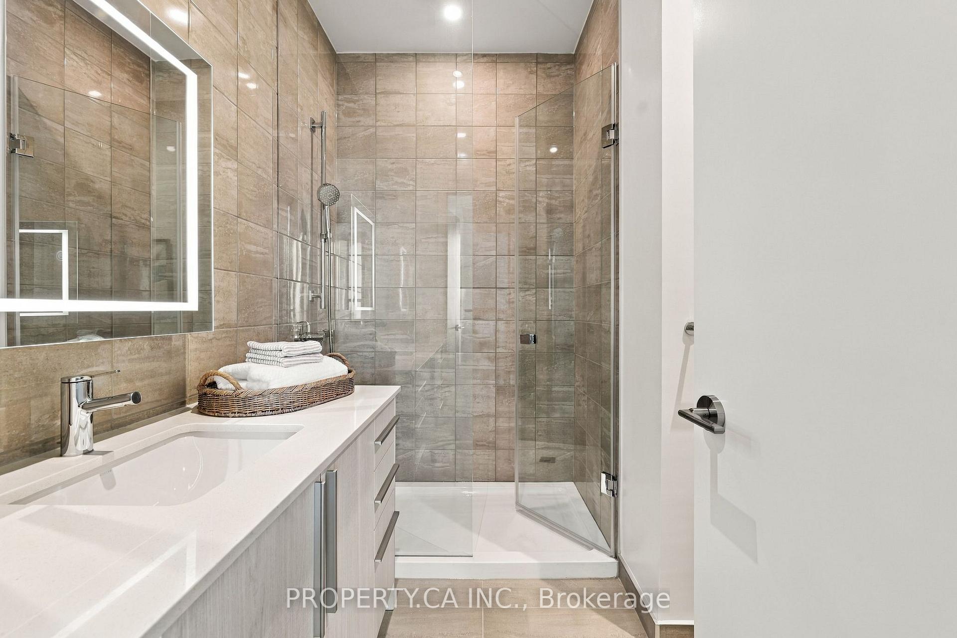 8 Cumberland Street 5104, Toronto Unit: 5104