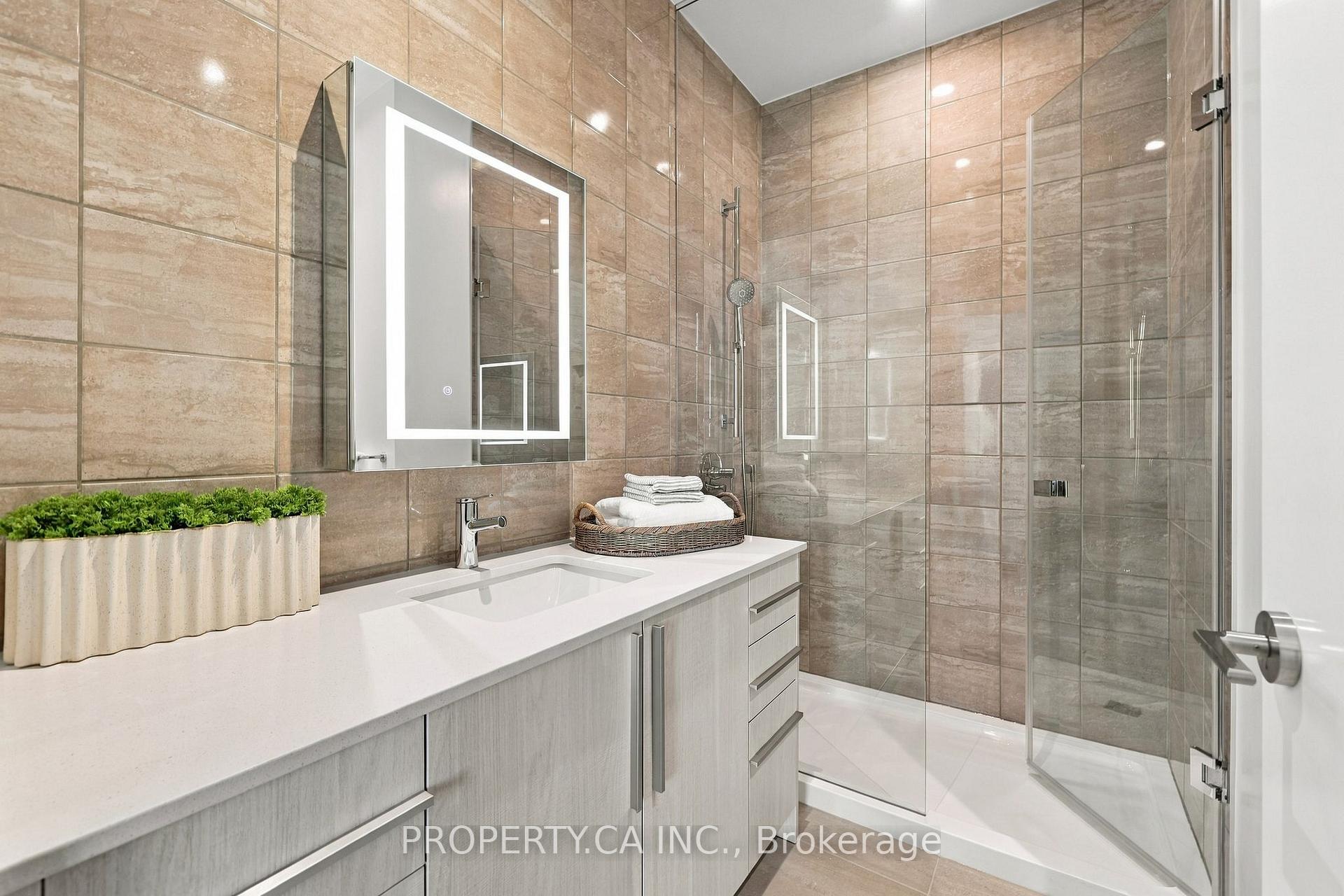8 Cumberland Street 5104, Toronto Unit: 5104