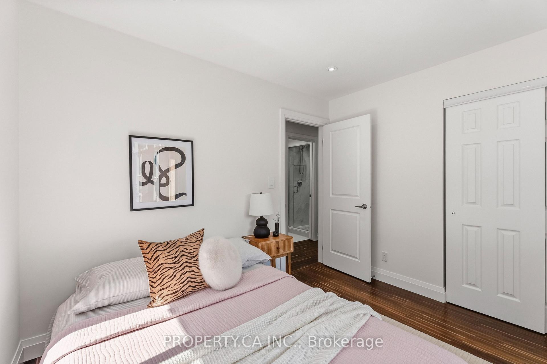 208 Niagara Street Th2, Toronto Unit: Th2