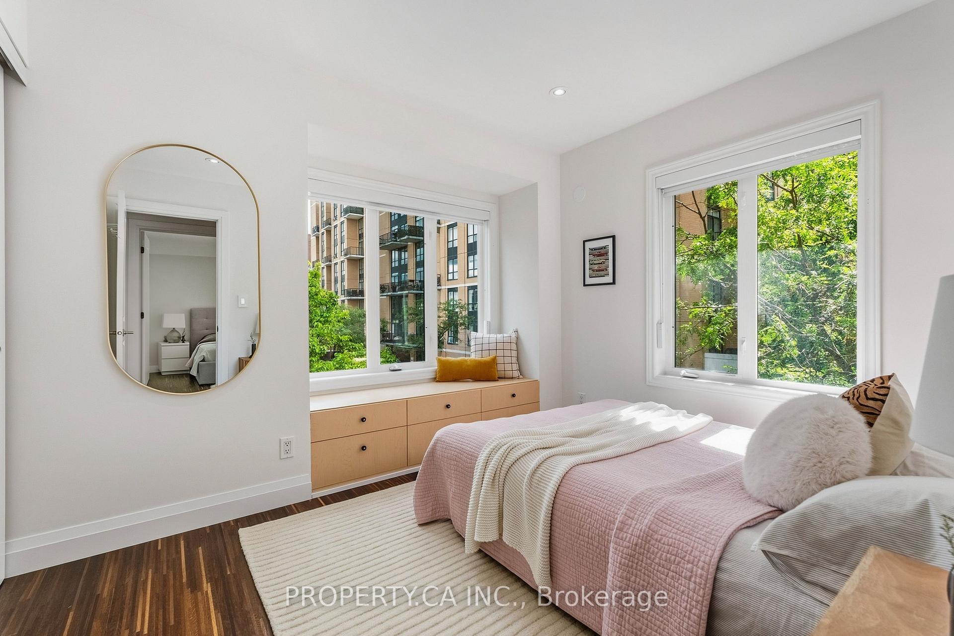 208 Niagara Street Th2, Toronto Unit: Th2