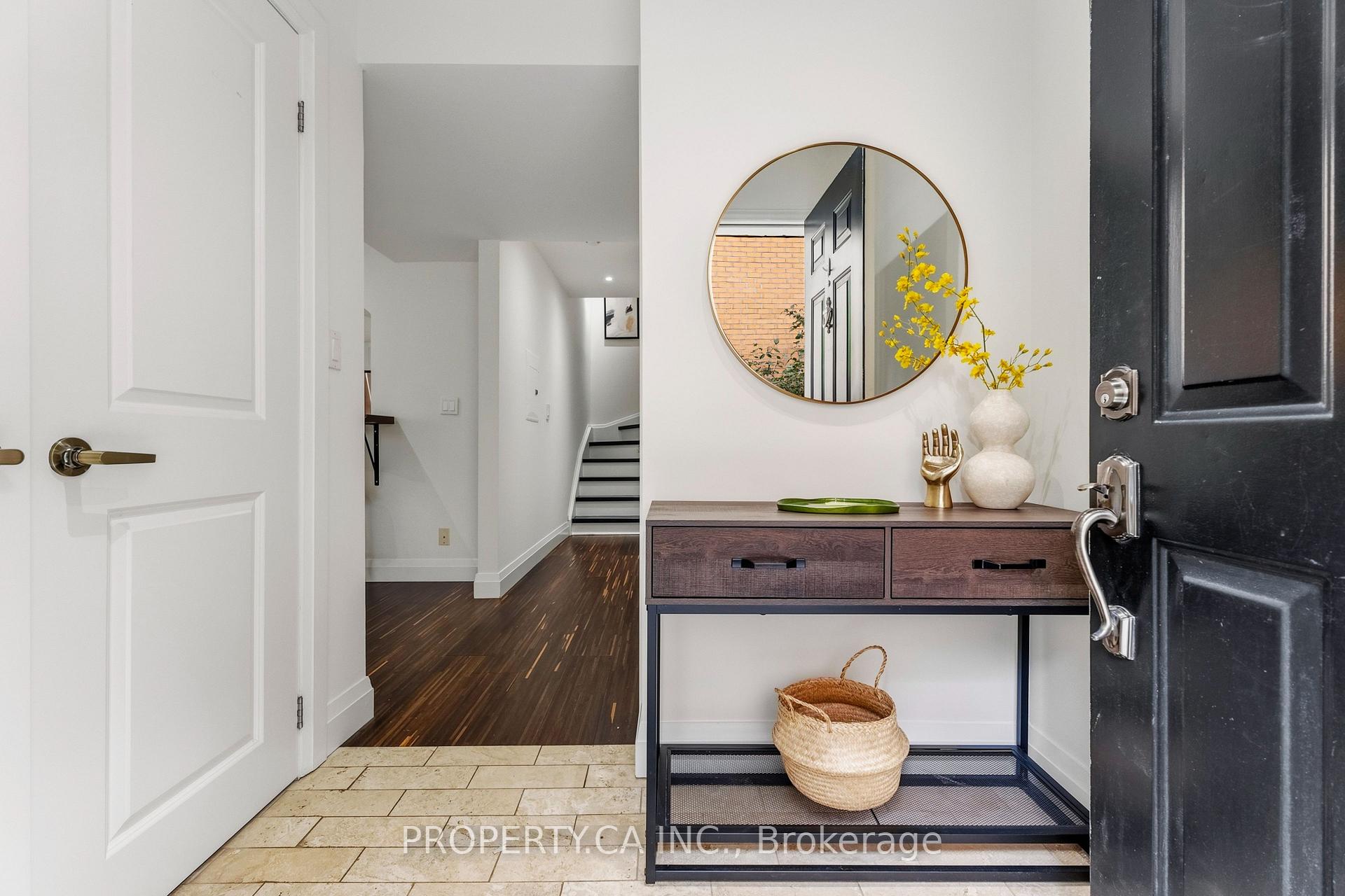 208 Niagara Street Th2, Toronto Unit: Th2