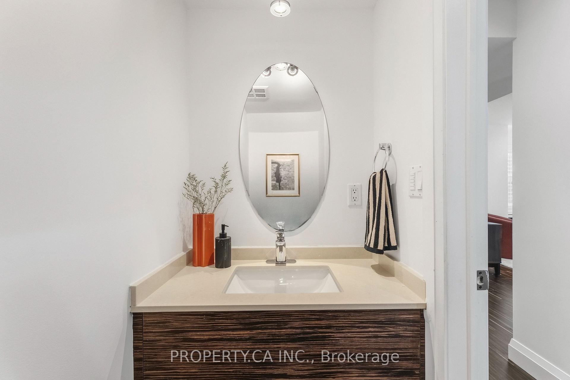 208 Niagara Street Th2, Toronto Unit: Th2