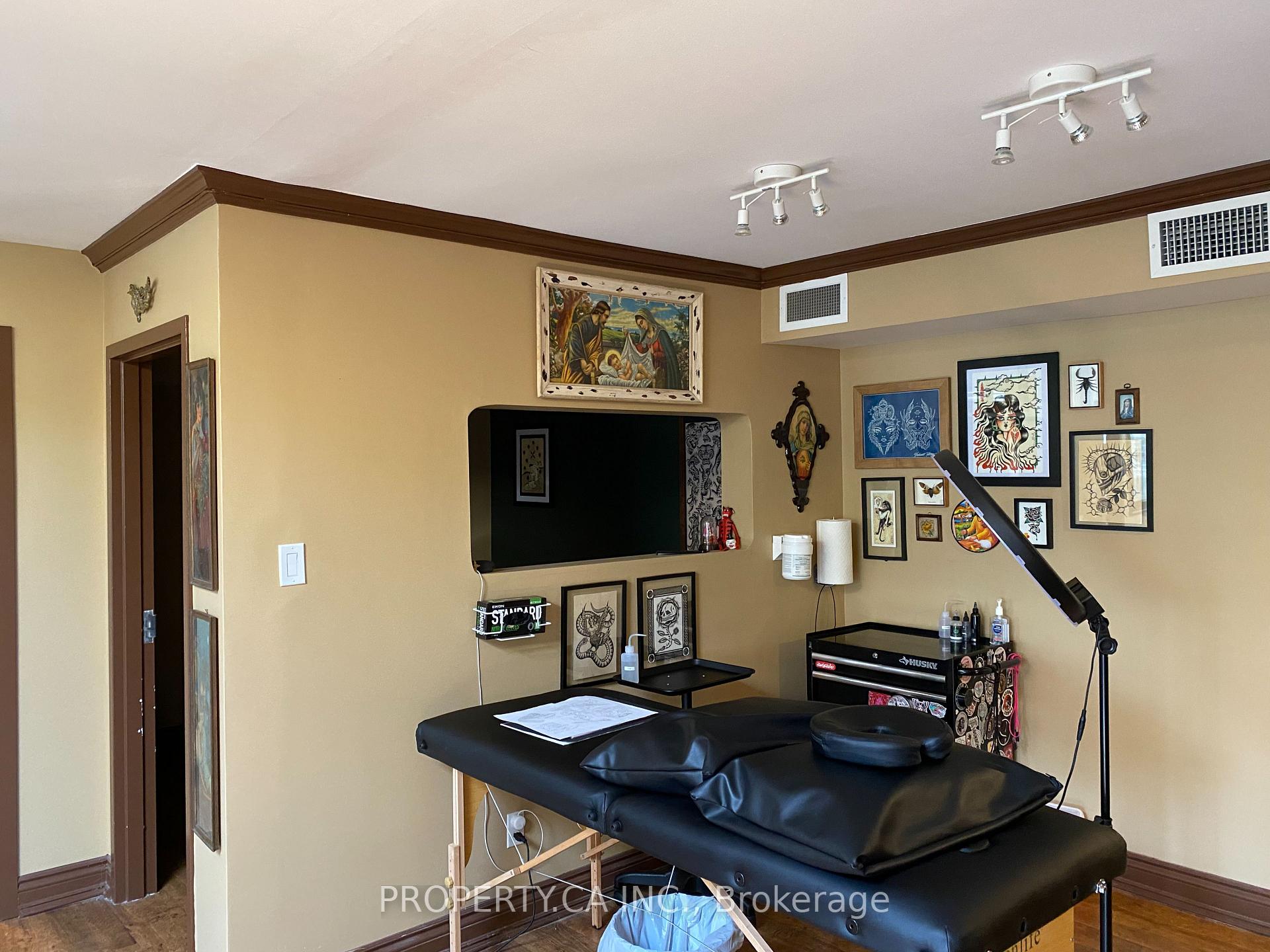 1554 Dundas Street 4, Toronto Unit: 4