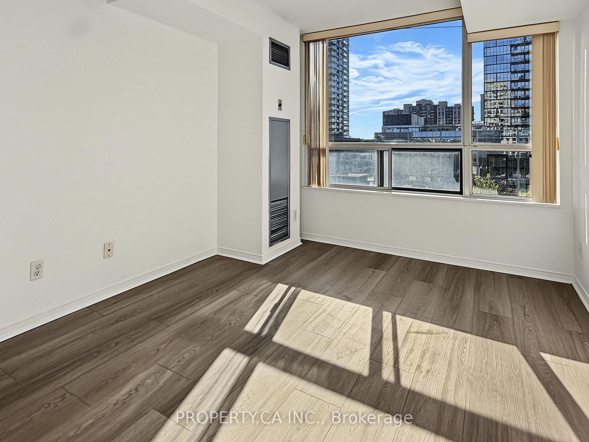 238 Doris Avenue 812, Toronto Unit: 812