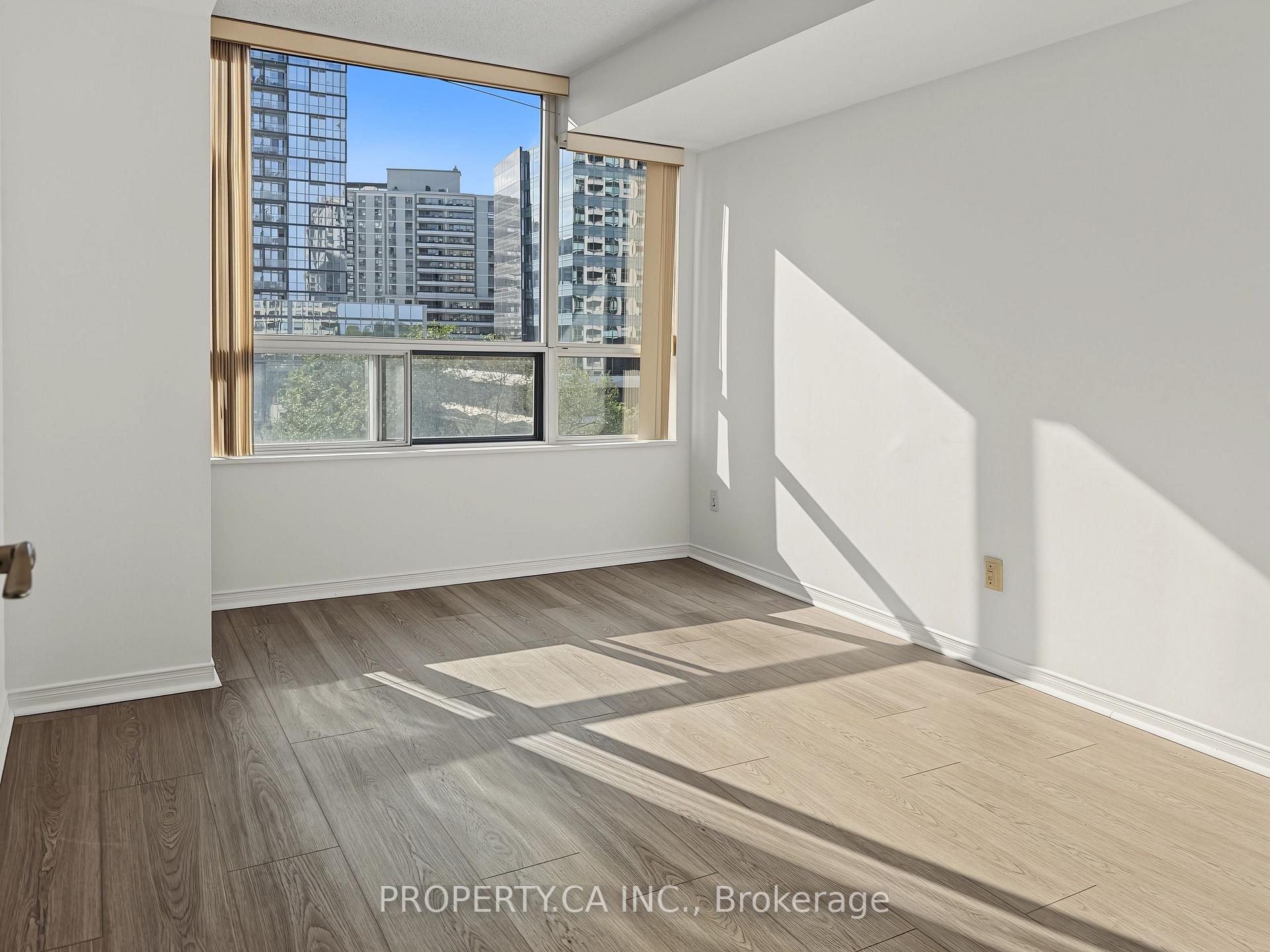238 Doris Avenue 812, Toronto Unit: 812