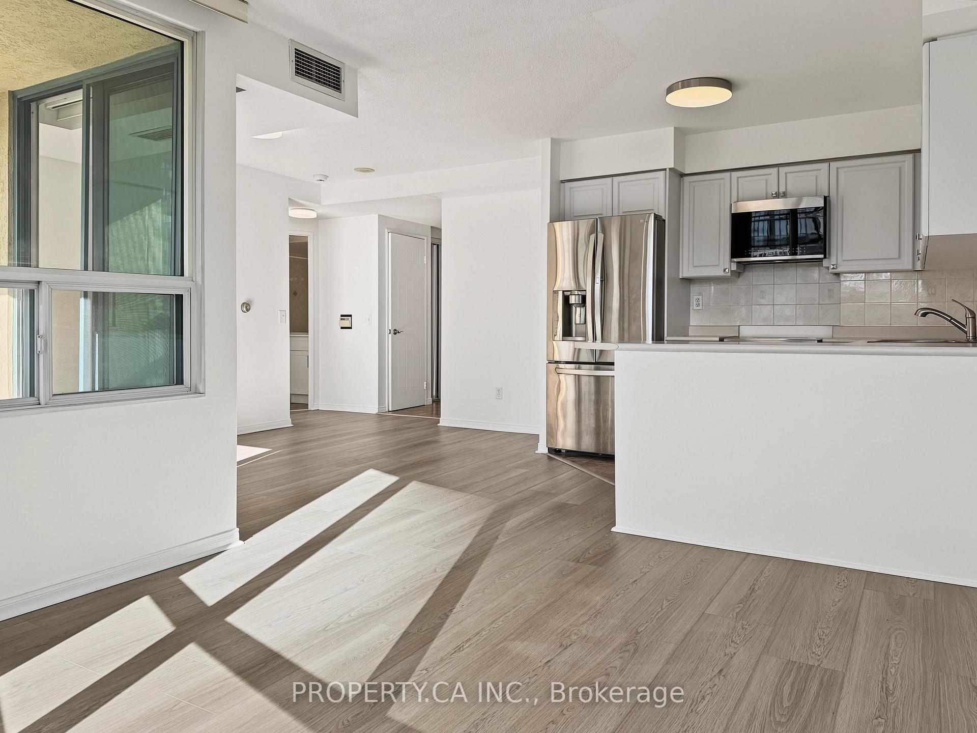 238 Doris Avenue 812, Toronto Unit: 812