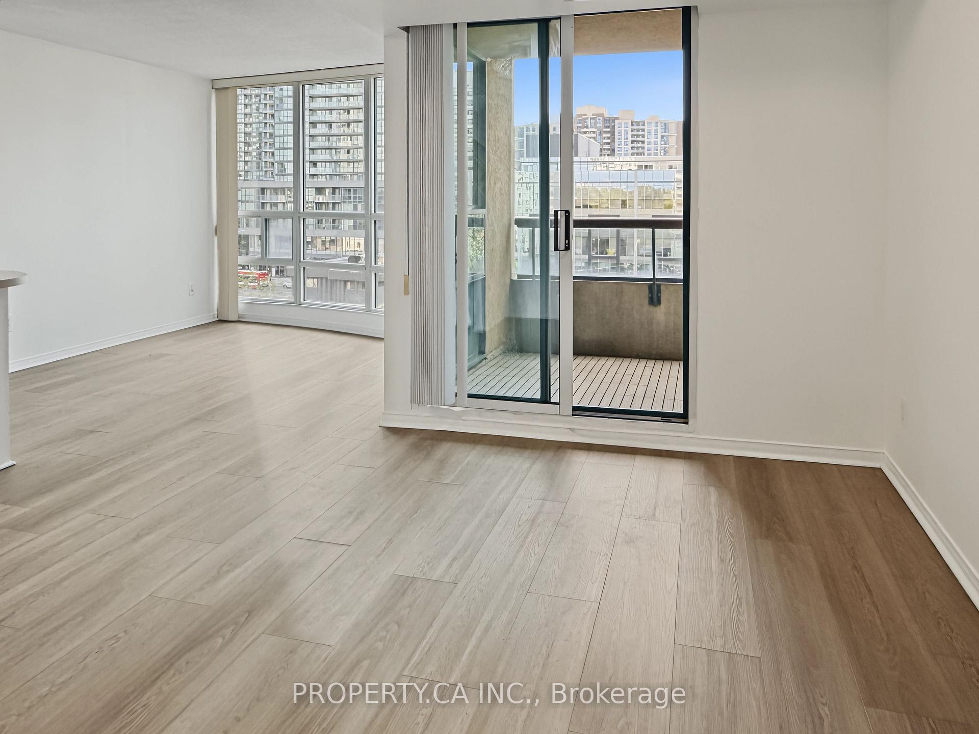 238 Doris Avenue 812, Toronto Unit: 812