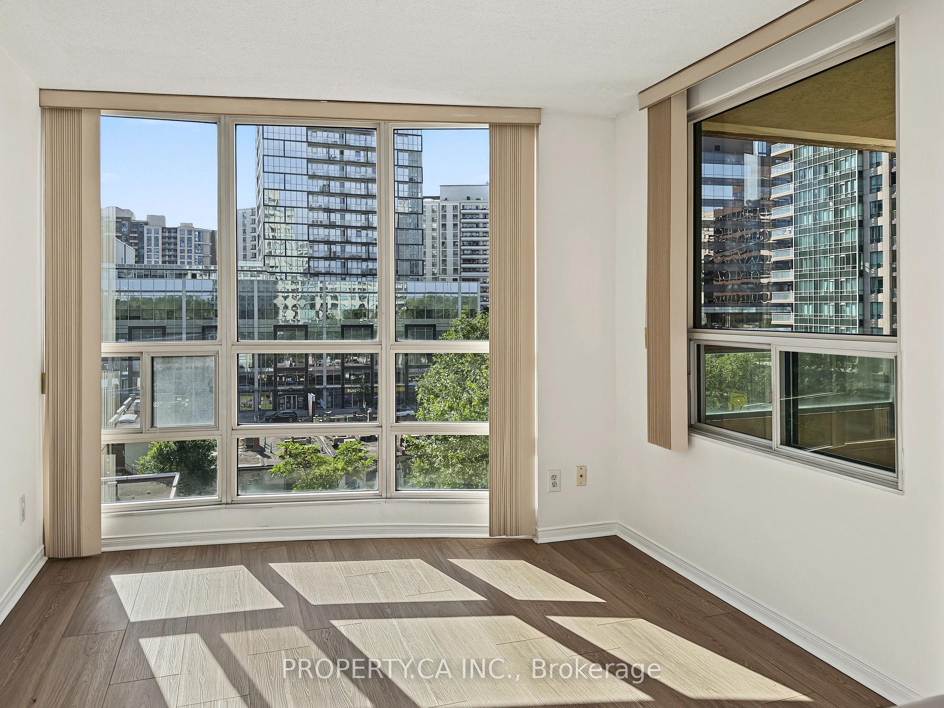 238 Doris Avenue 812, Toronto Unit: 812