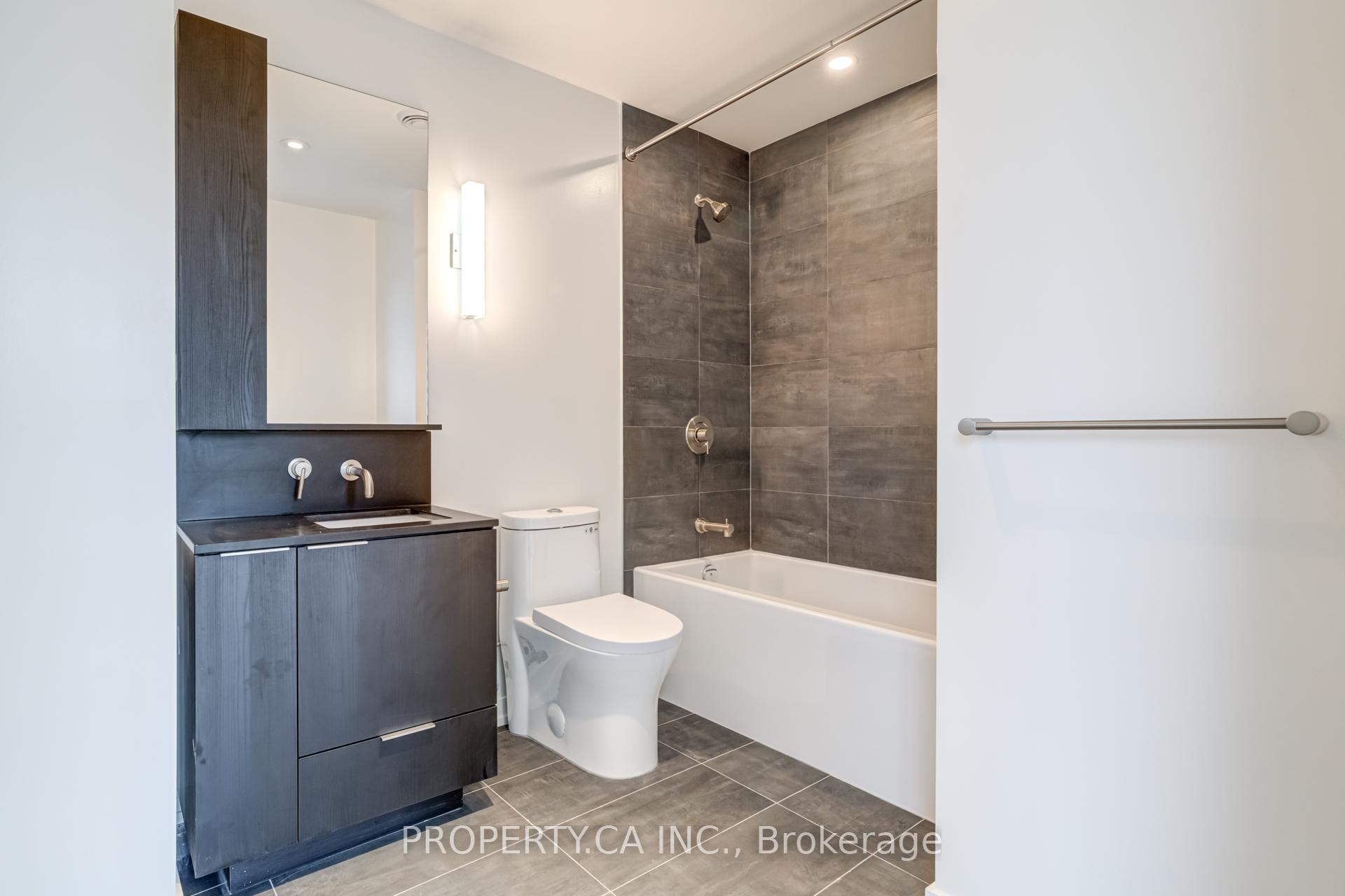120 Broadway Avenue N714, Toronto Unit: N714
