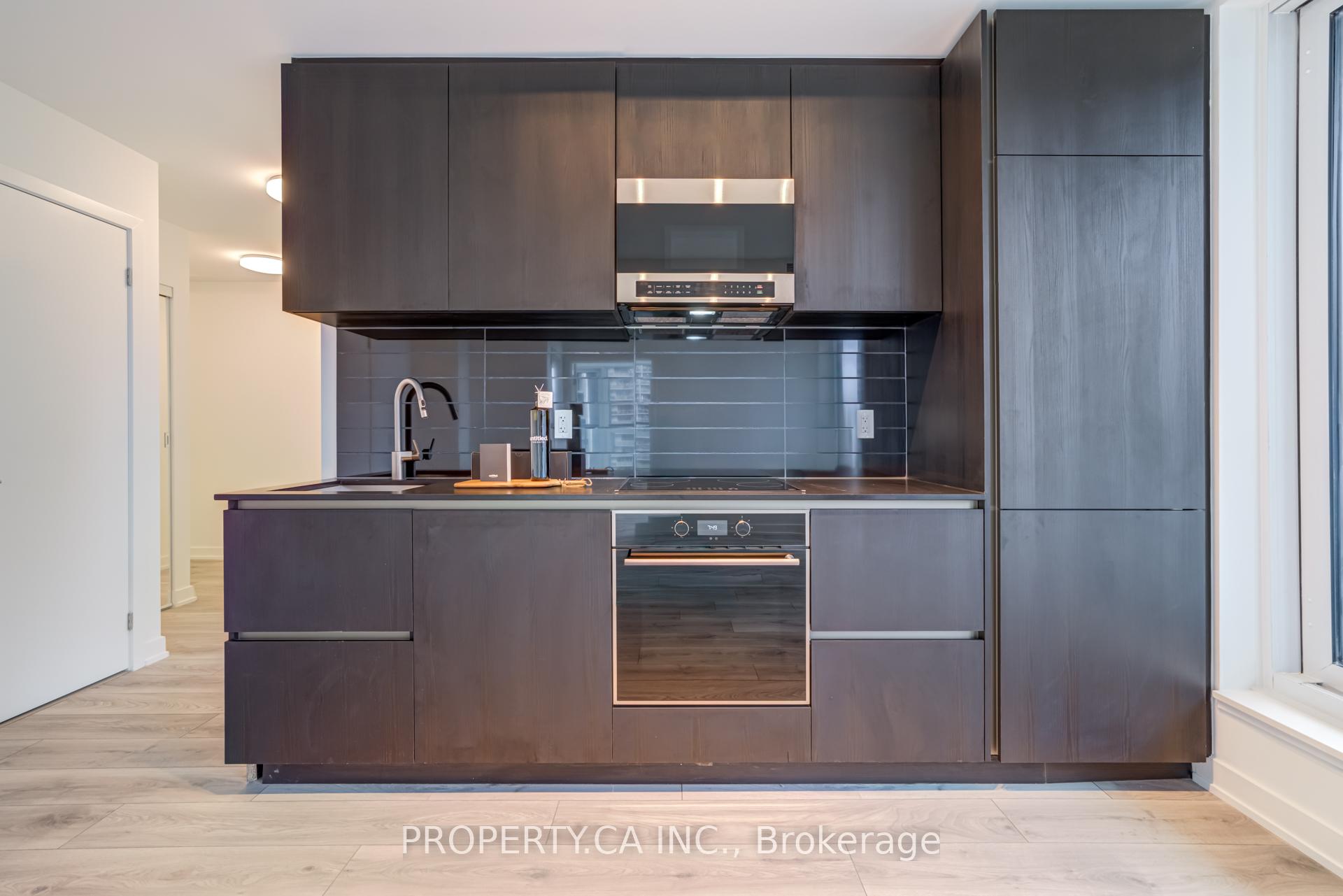 120 Broadway Avenue N714, Toronto Unit: N714