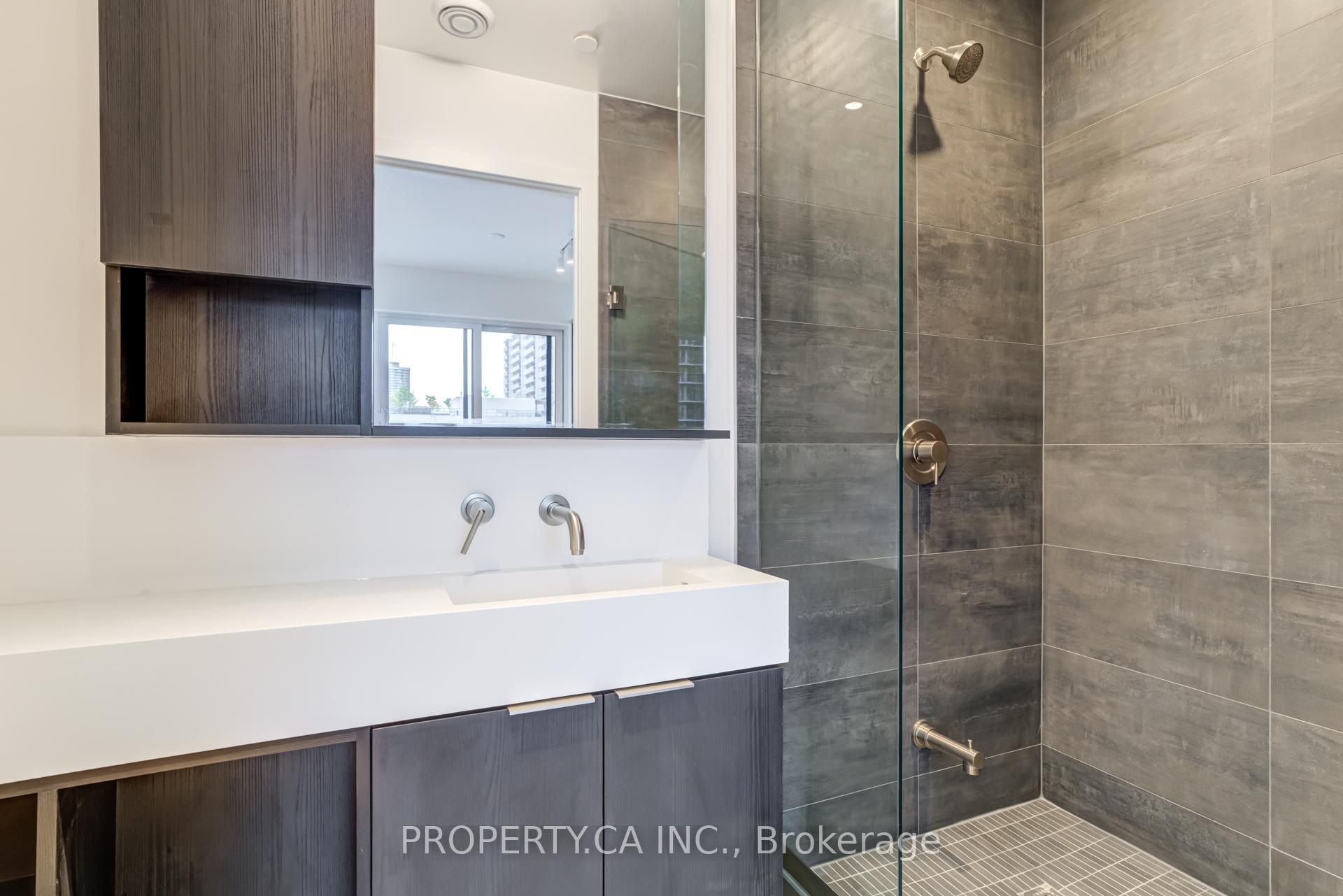 120 Broadway Avenue N714, Toronto Unit: N714