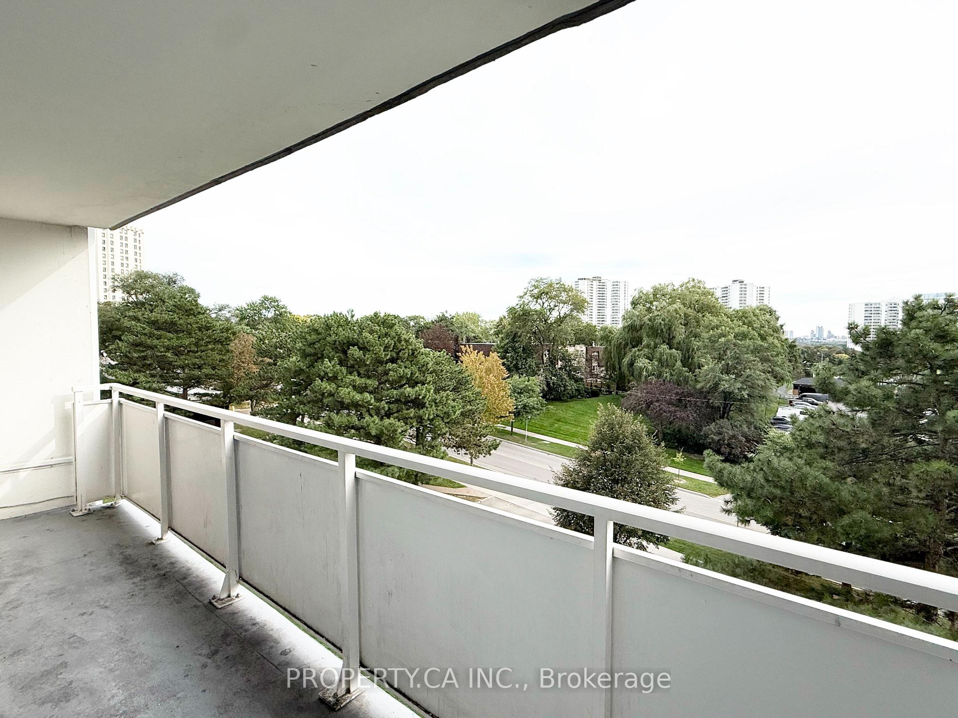 10 Parkway Forest Drive 411, Toronto Unit: 411