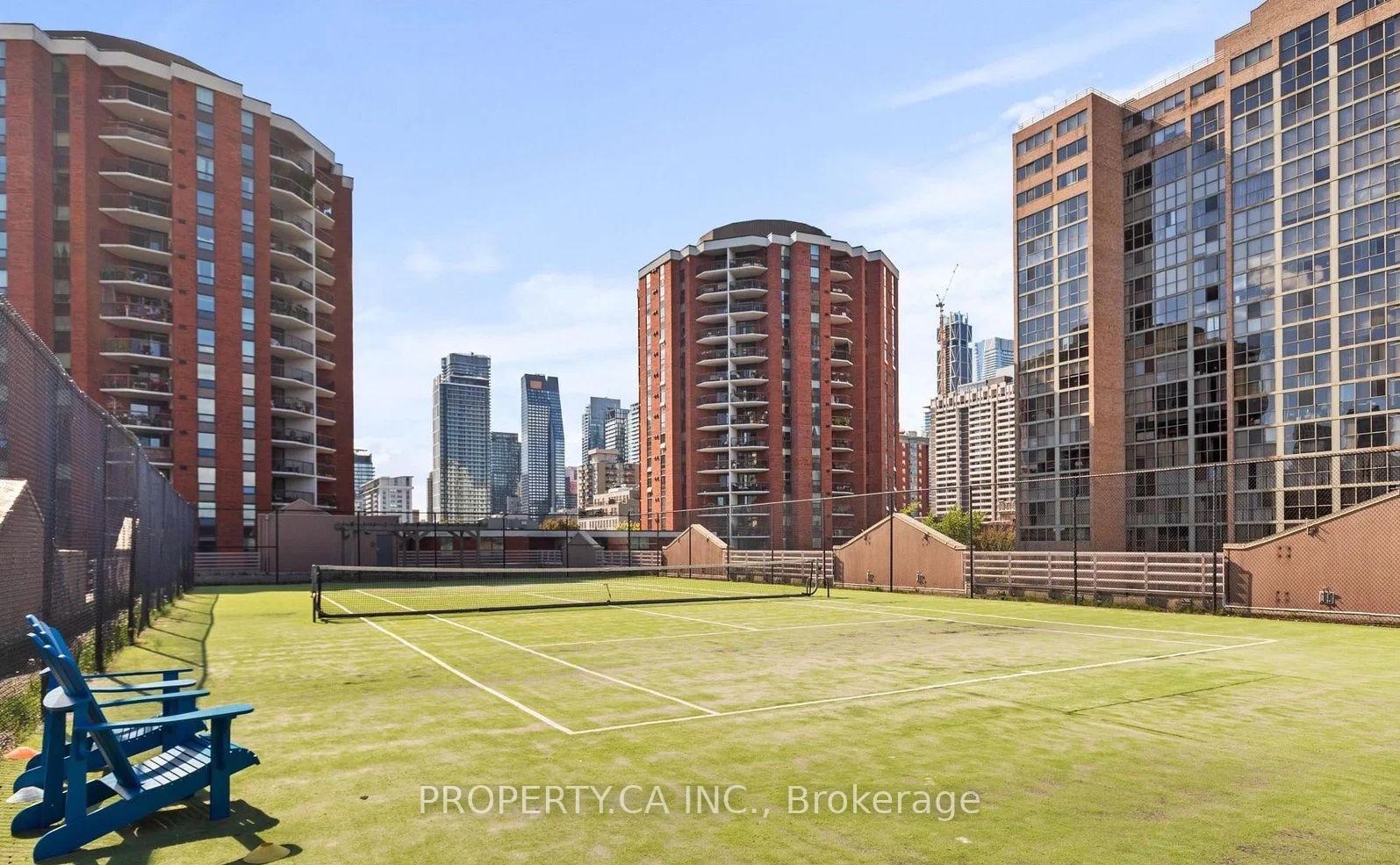 15 Maitland Place 1811, Toronto Unit: 1811