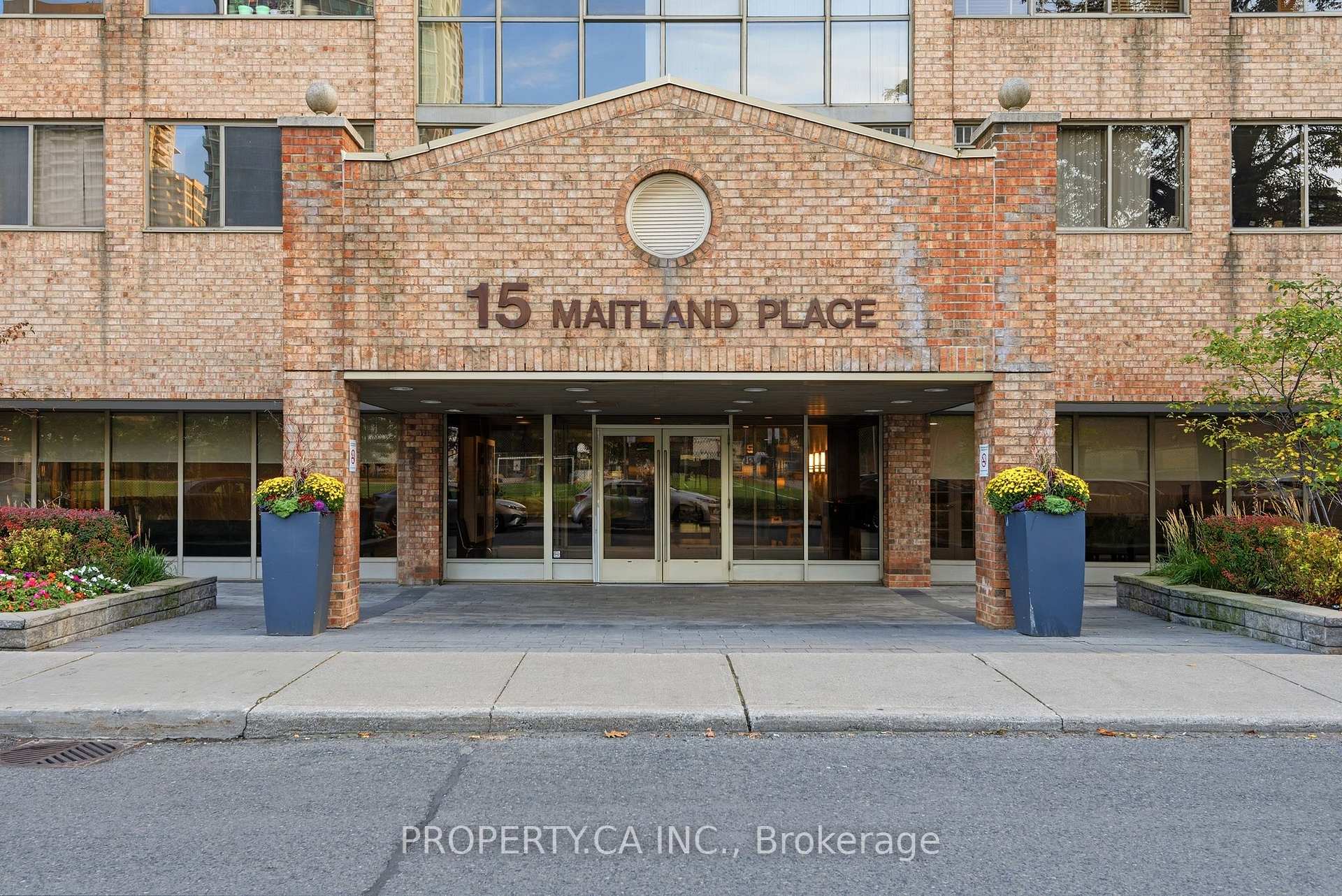 15 Maitland Place 1811, Toronto Unit: 1811