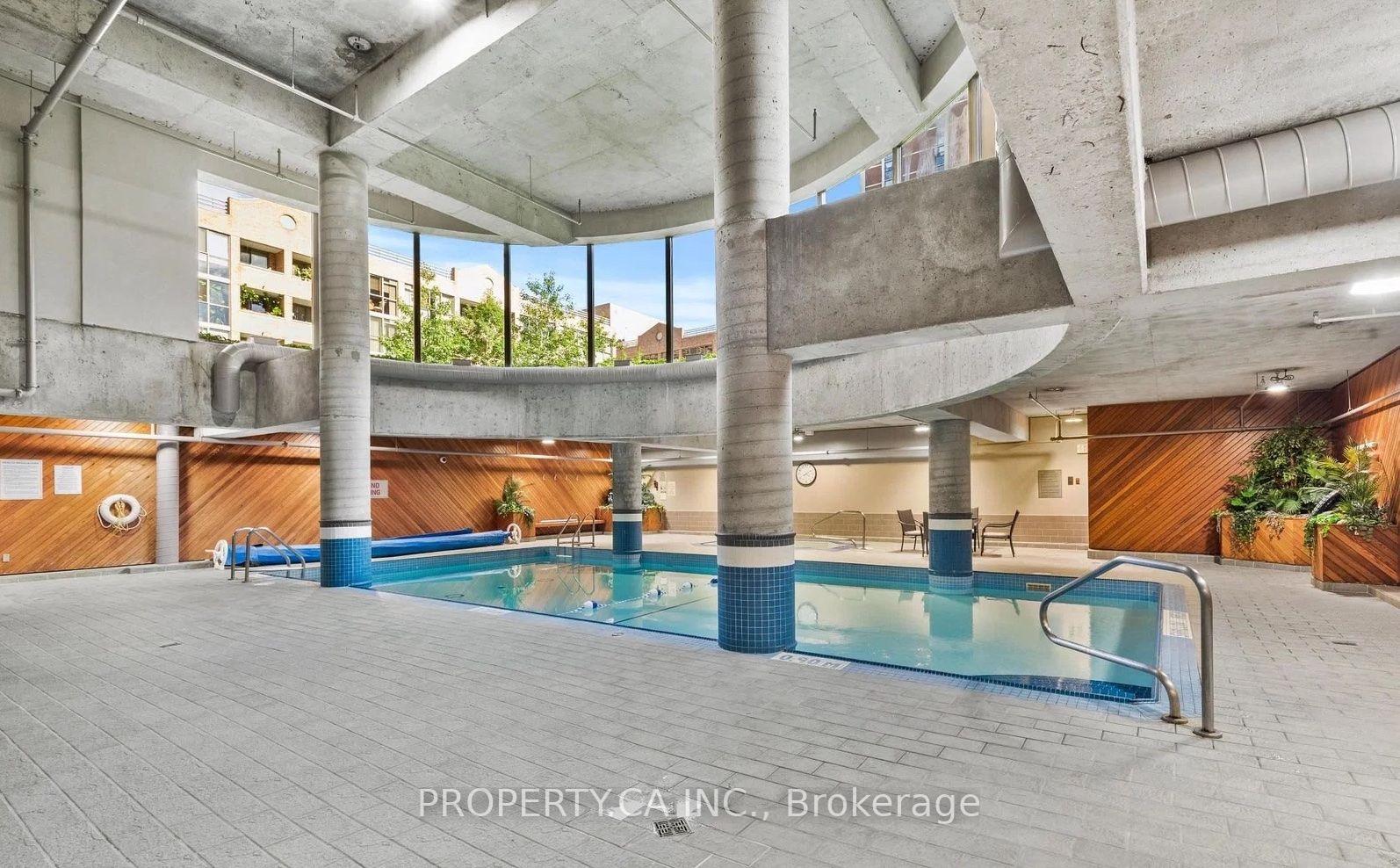15 Maitland Place 1811, Toronto Unit: 1811