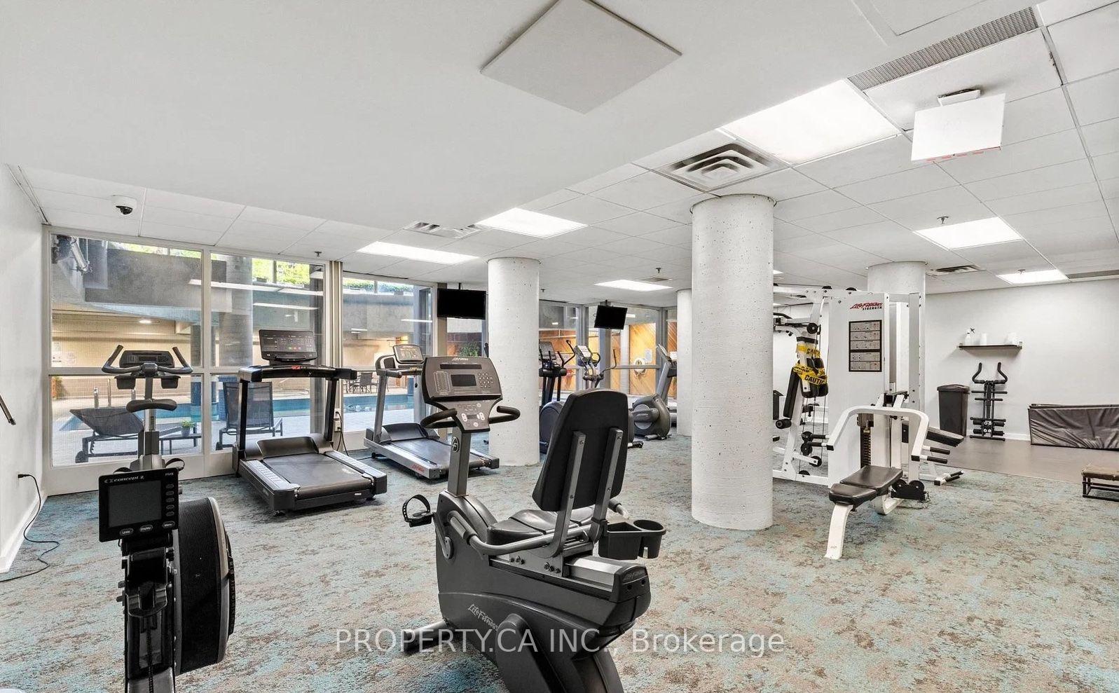 15 Maitland Place 1811, Toronto Unit: 1811
