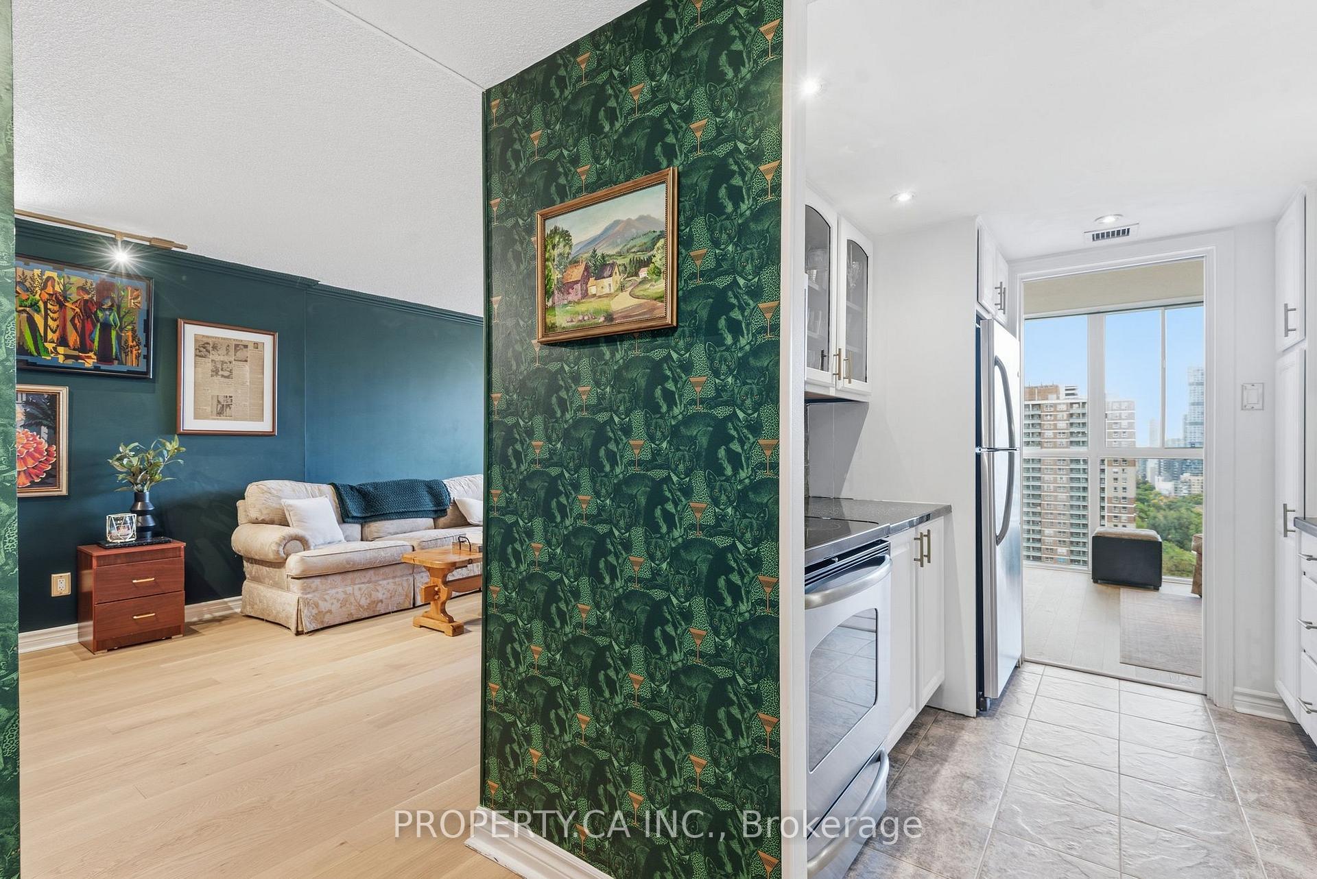 15 Maitland Place 1811, Toronto Unit: 1811