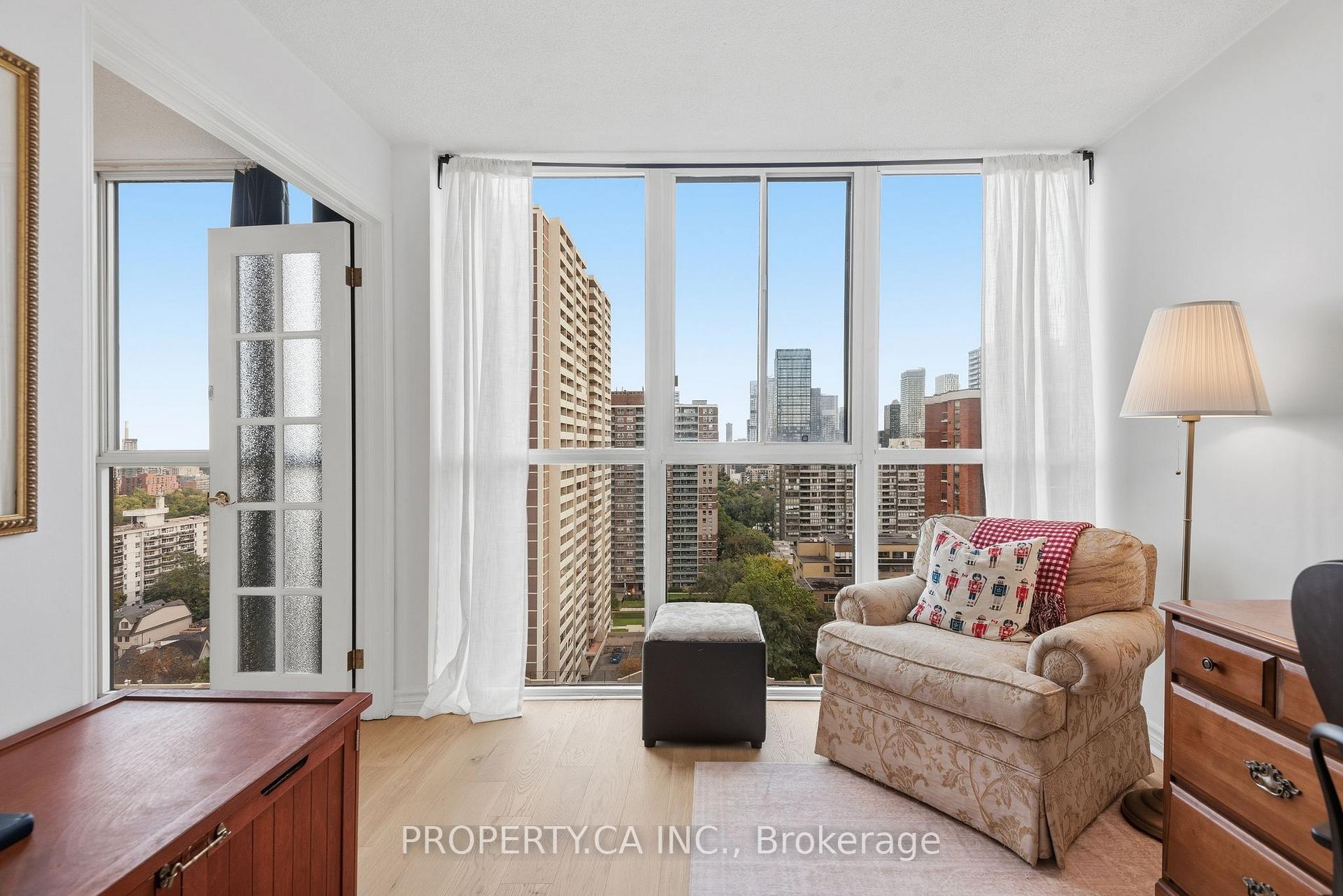15 Maitland Place 1811, Toronto Unit: 1811