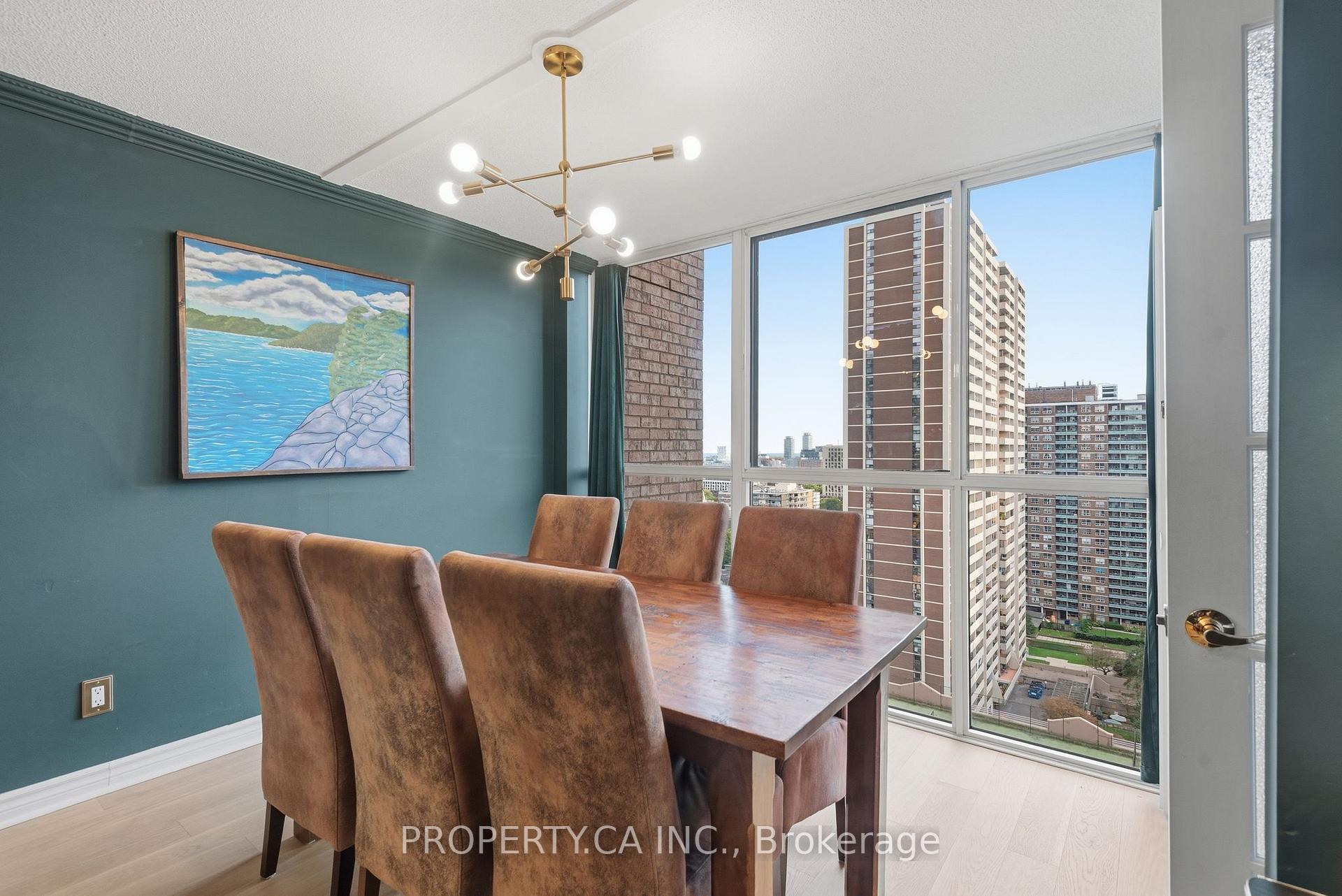 15 Maitland Place 1811, Toronto Unit: 1811