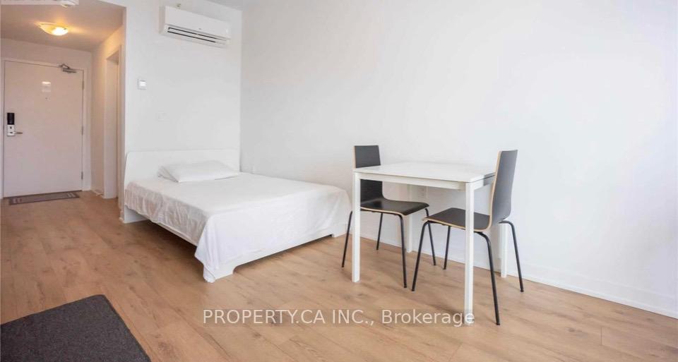 1800 Simcoe Street 304