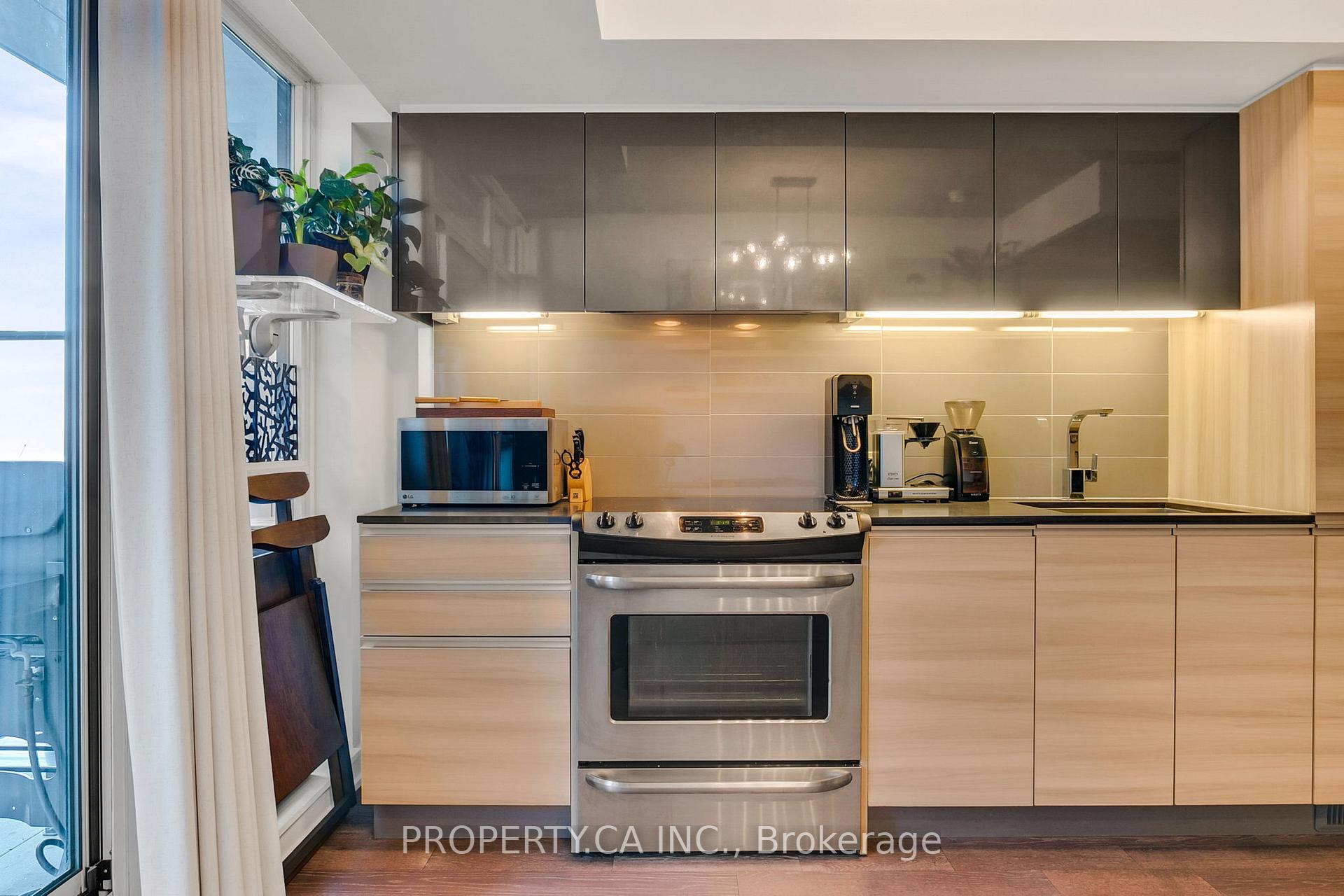 1190 Dundas Street E 305