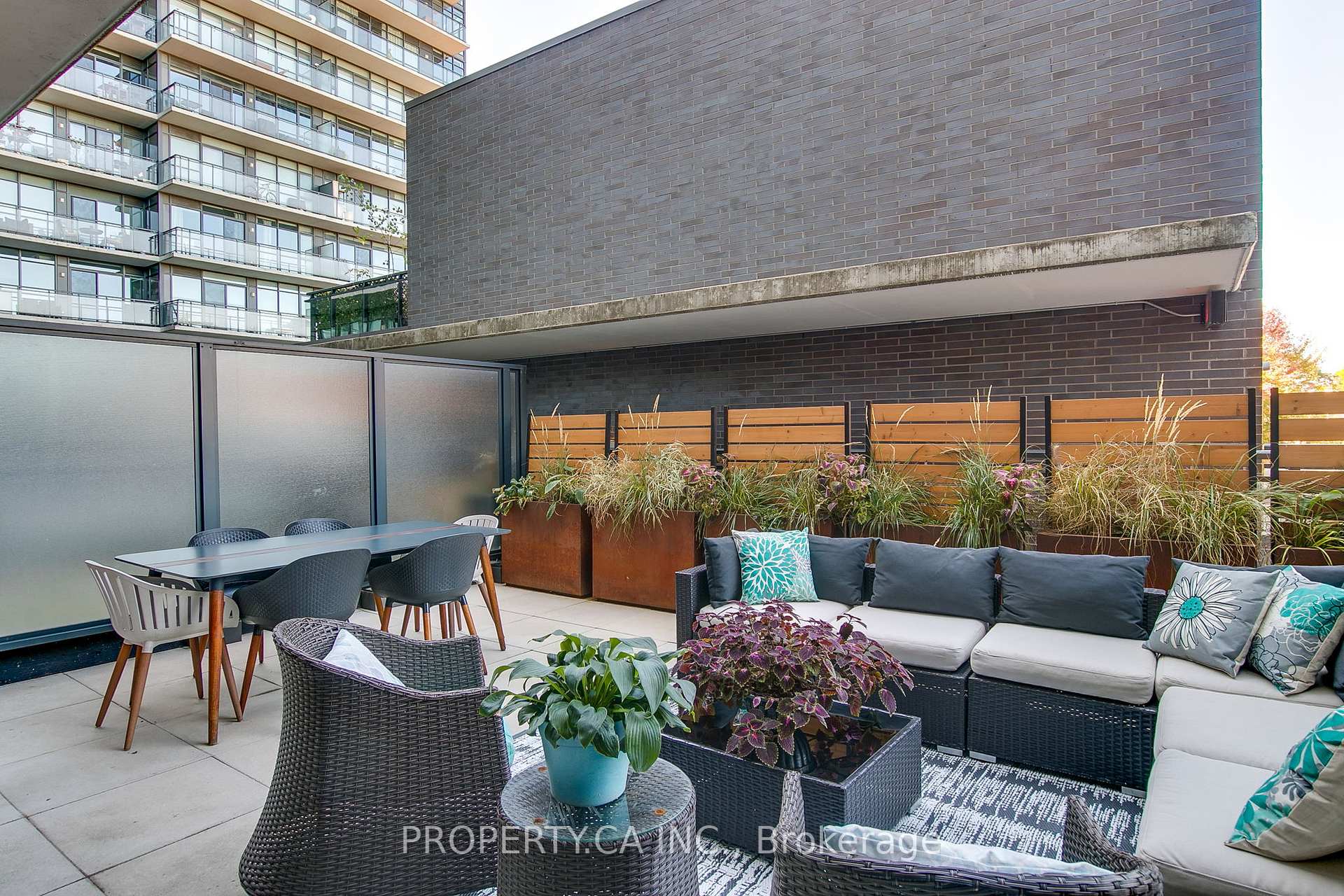 1190 Dundas Street E 305