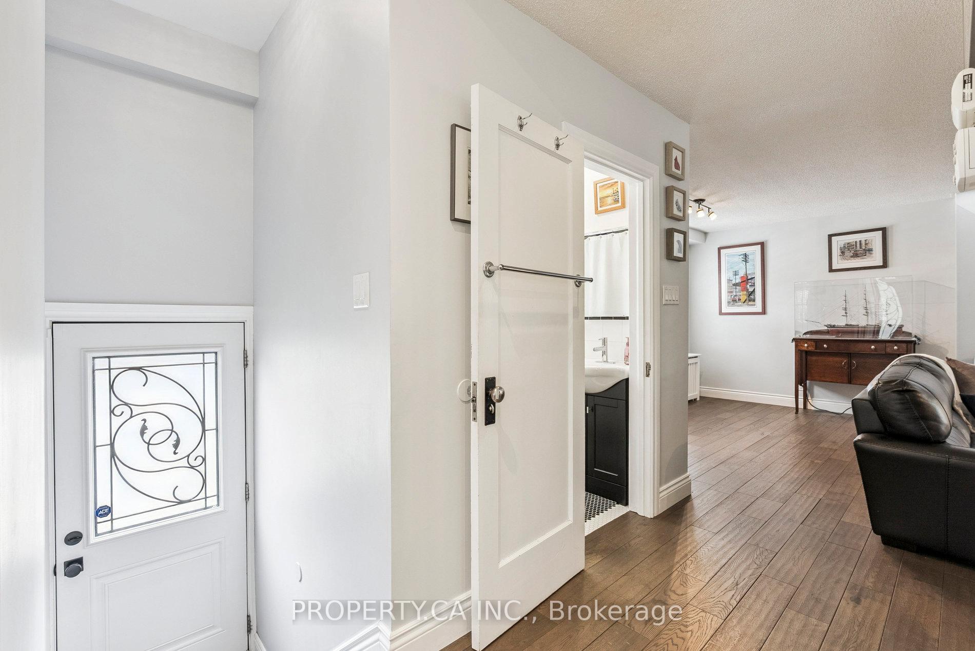 1628 Woodbine Heights Boulevard, Toronto E03