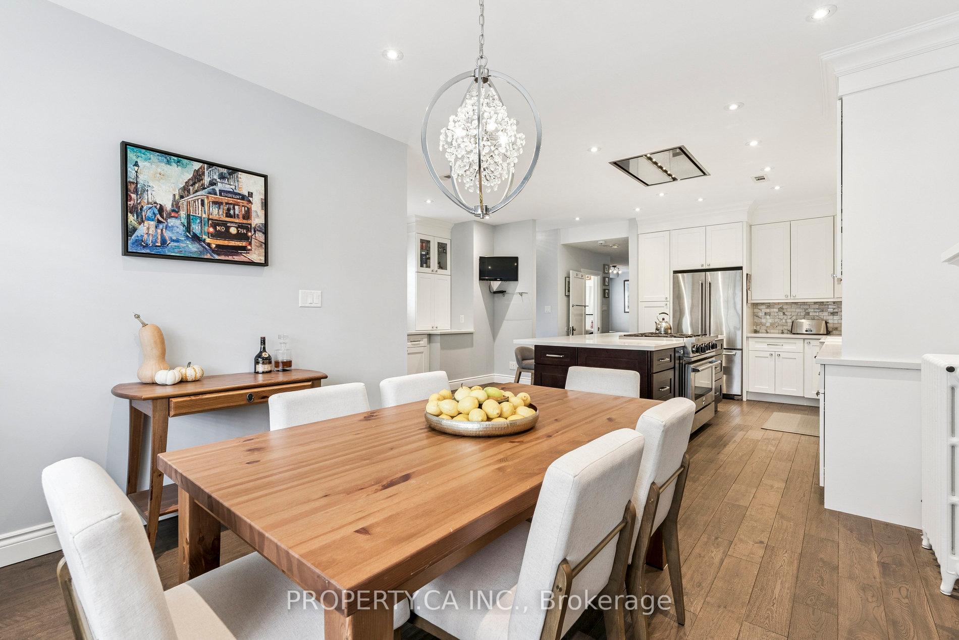 1628 Woodbine Heights Boulevard, Toronto E03