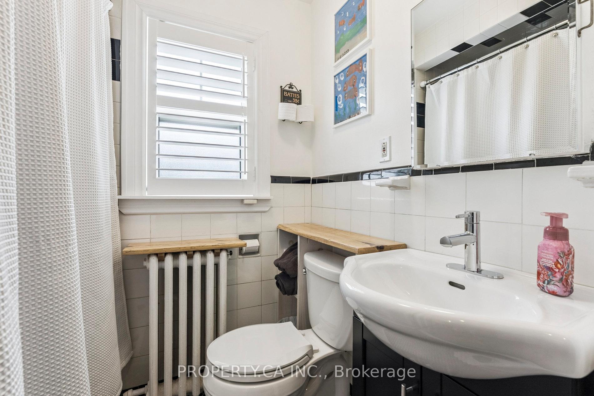 1628 Woodbine Heights Boulevard, Toronto E03