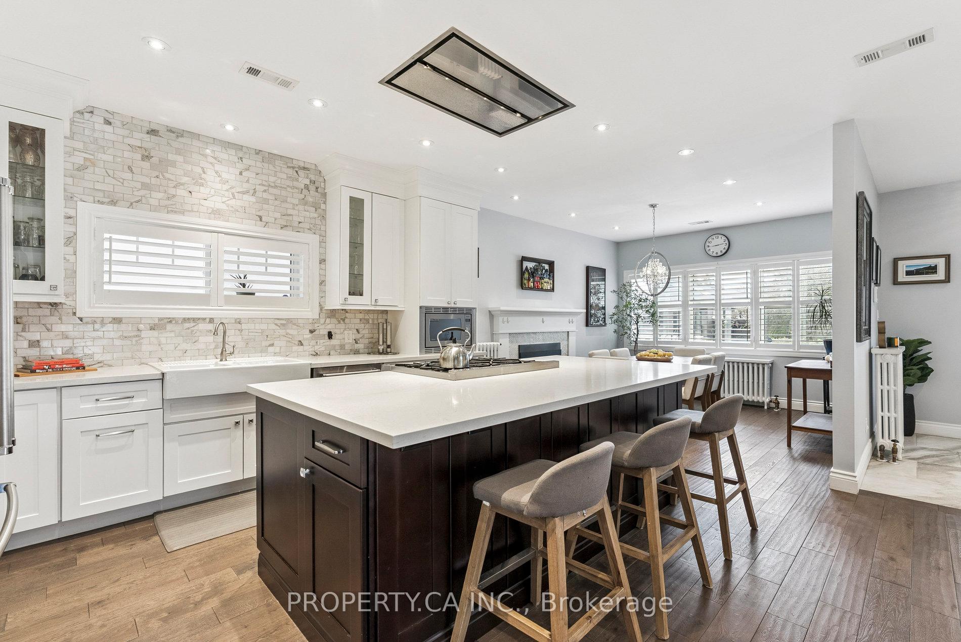 1628 Woodbine Heights Boulevard, Toronto E03