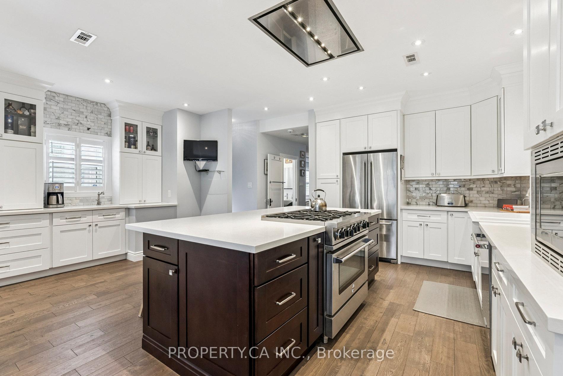 1628 Woodbine Heights Boulevard, Toronto E03