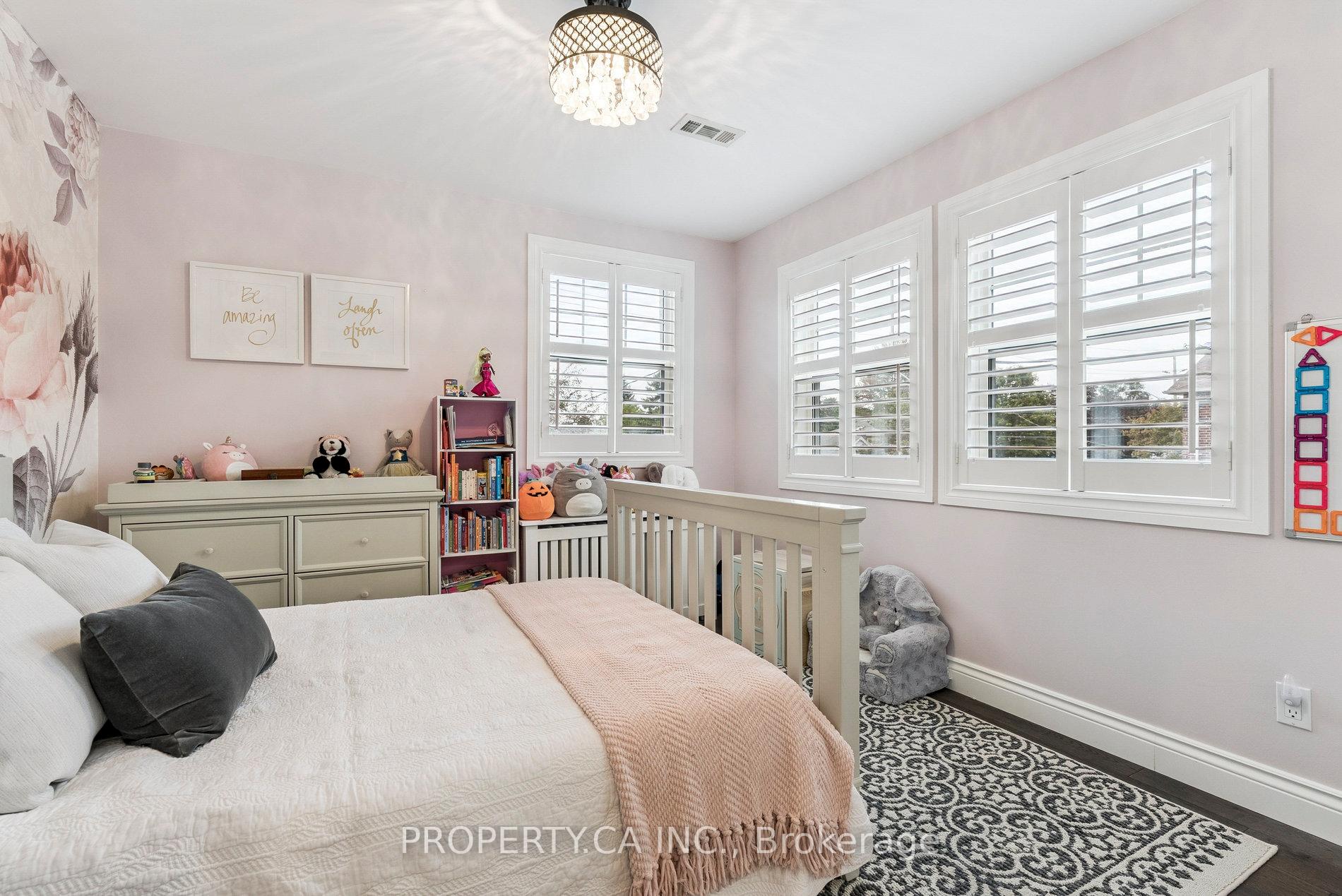 1628 Woodbine Heights Boulevard, Toronto E03