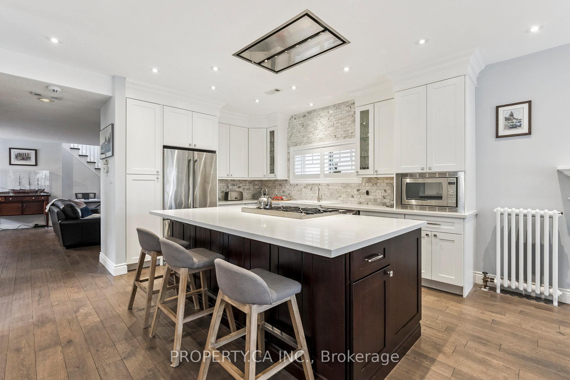 1628 Woodbine Heights Boulevard, Toronto E03