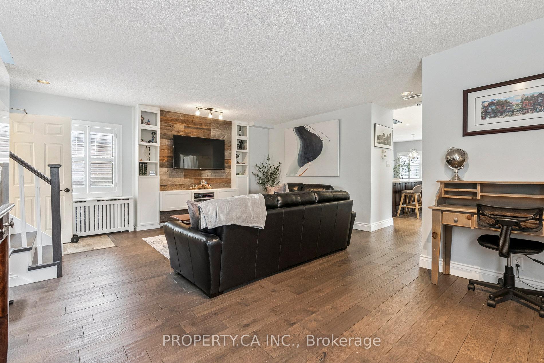 1628 Woodbine Heights Boulevard, Toronto E03