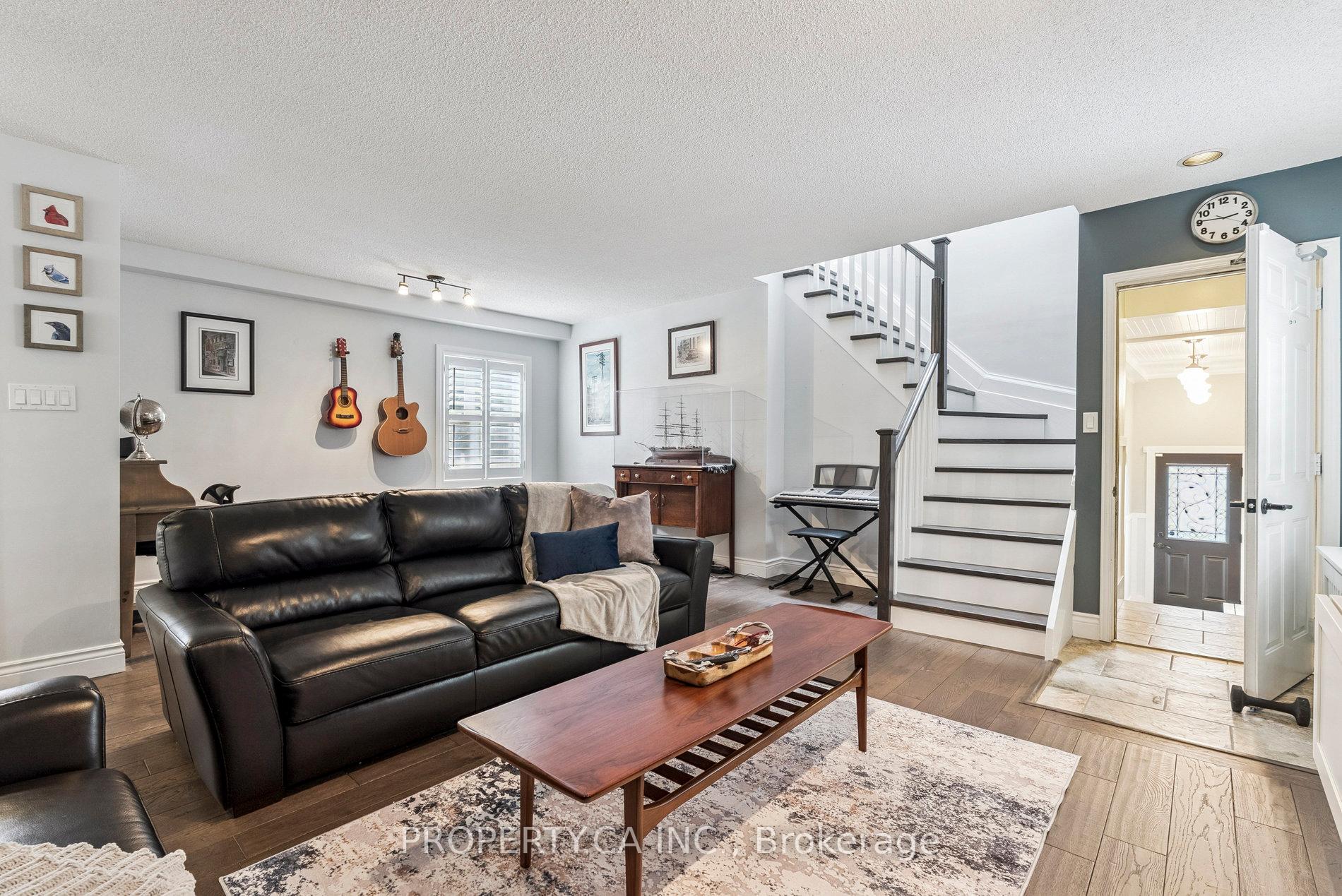 1628 Woodbine Heights Boulevard, Toronto E03