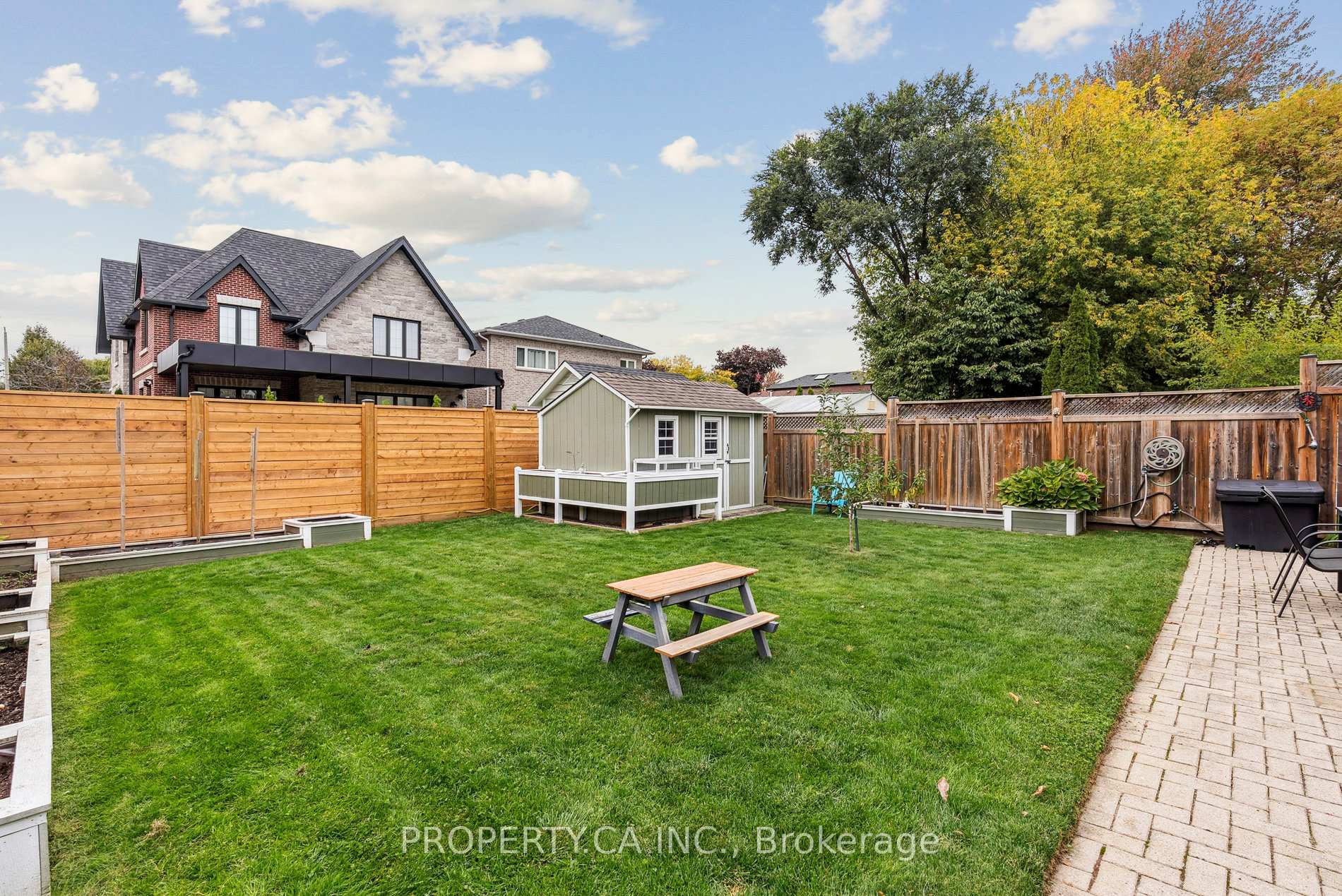 1628 Woodbine Heights Boulevard, Toronto E03