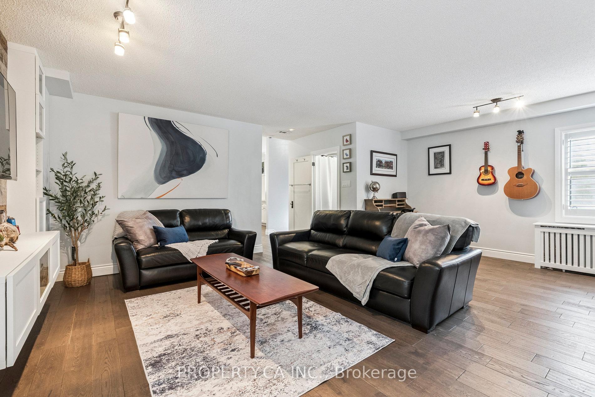 1628 Woodbine Heights Boulevard, Toronto E03