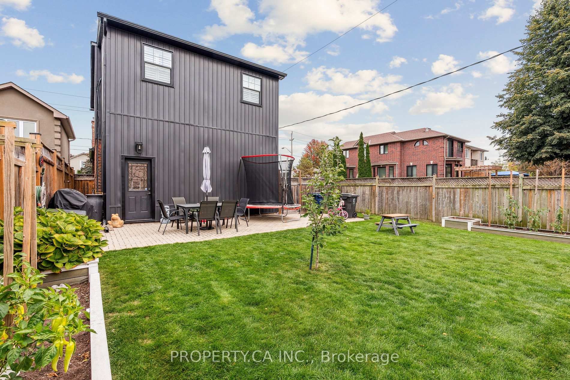 1628 Woodbine Heights Boulevard, Toronto E03