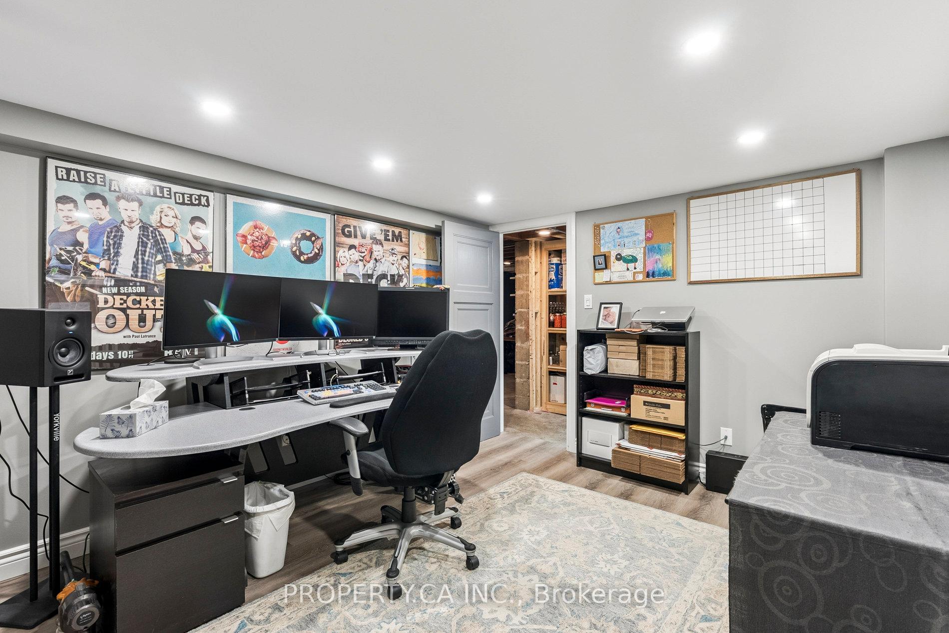 1628 Woodbine Heights Boulevard, Toronto E03