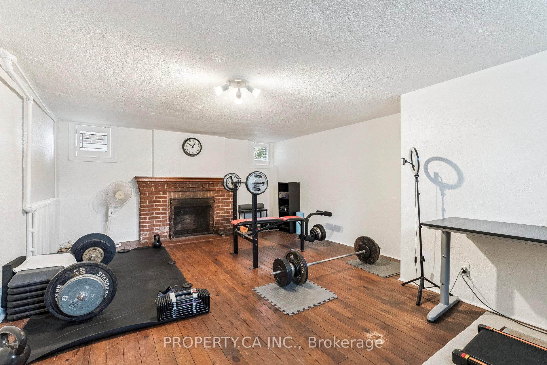1628 Woodbine Heights Boulevard, Toronto E03