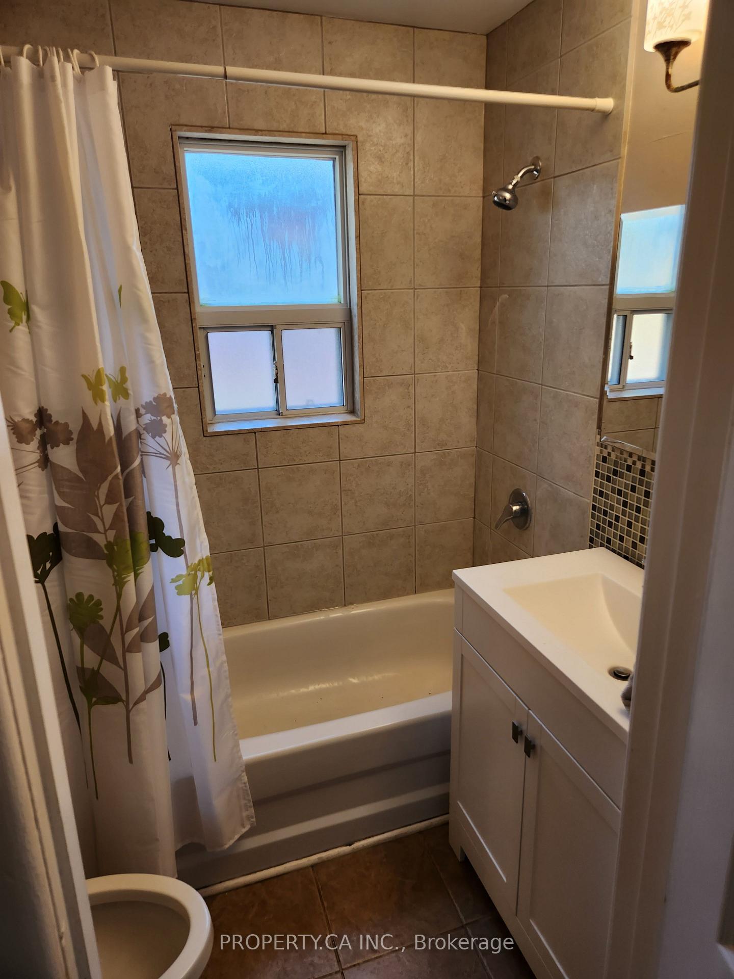 115 Darlingside Drive Upper