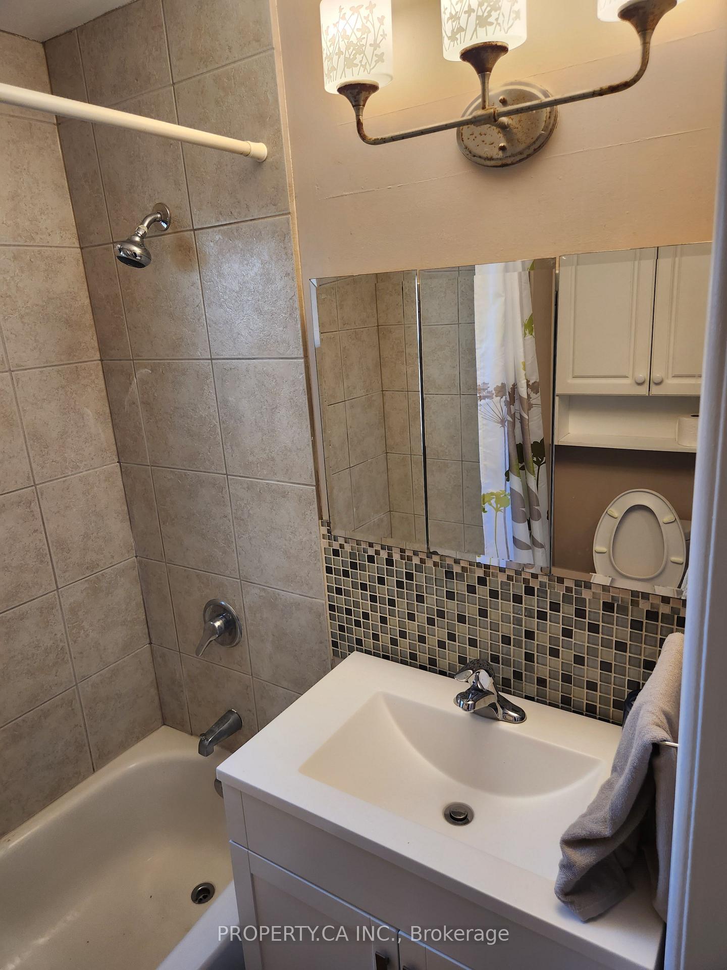 115 Darlingside Drive Upper