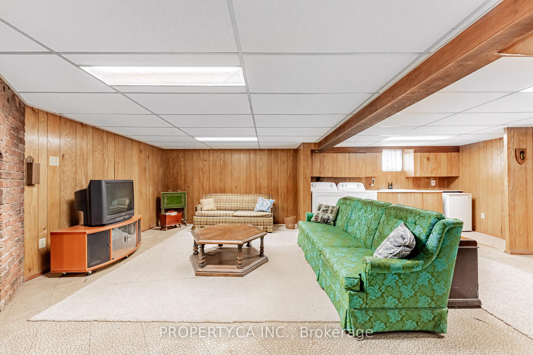 82 Cedarcrest Boulevard