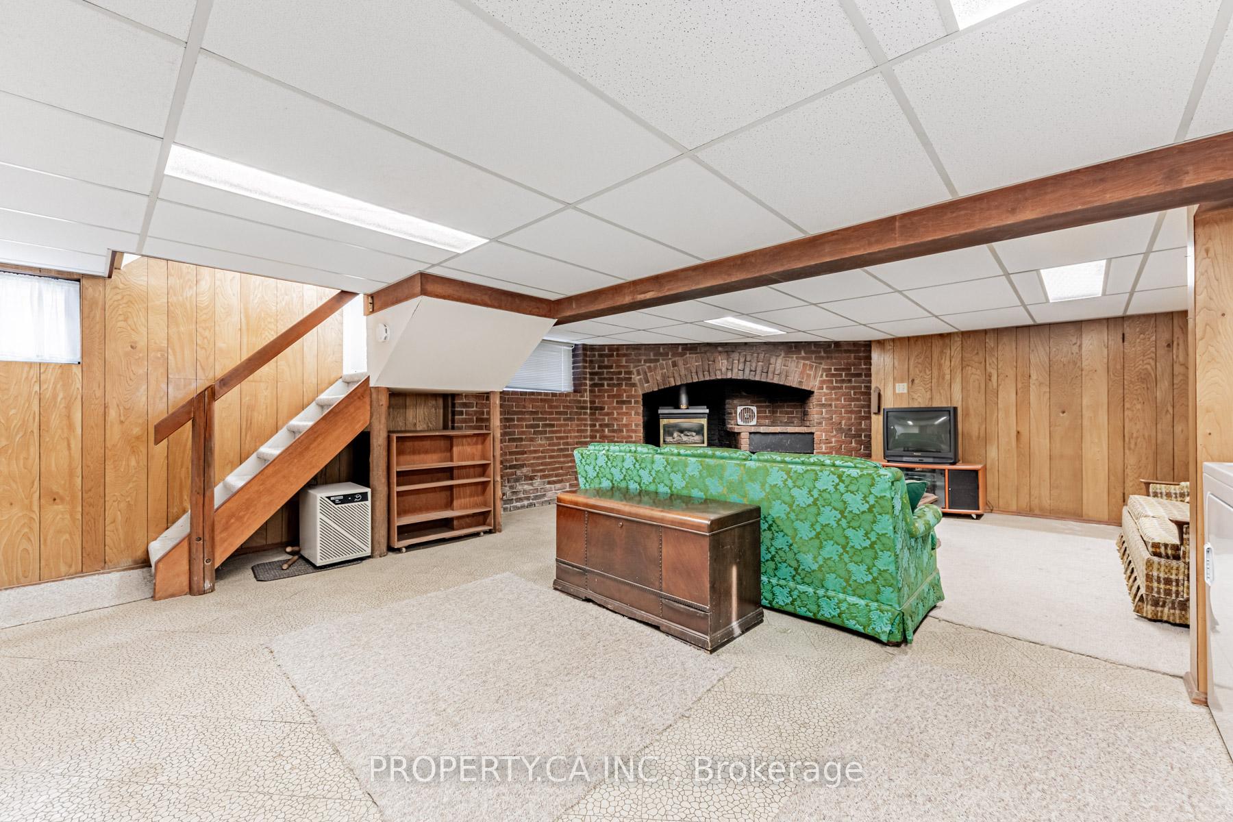 82 Cedarcrest Boulevard